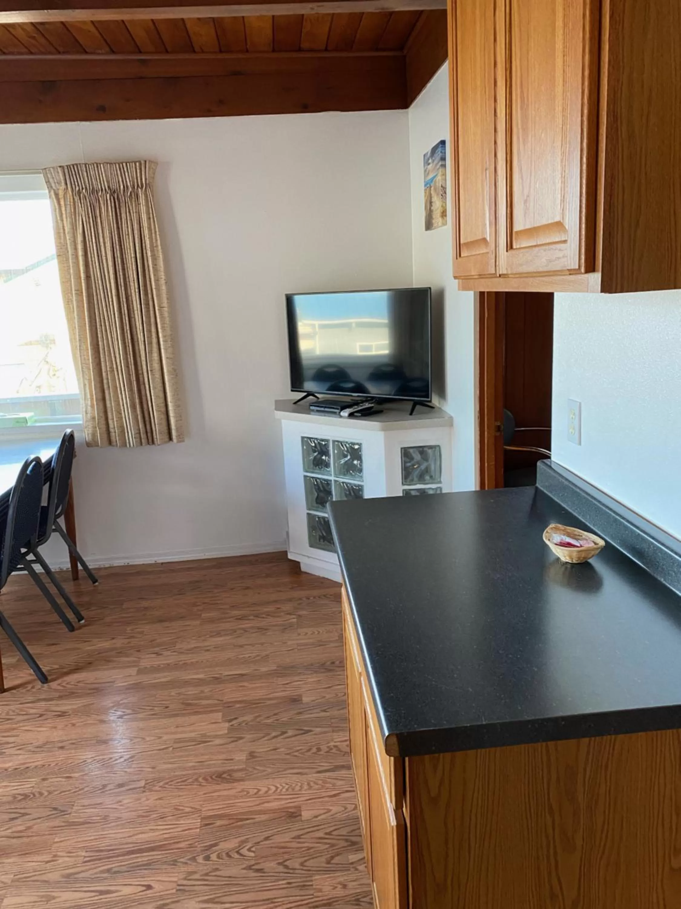 Curley's Resort & Dive Center