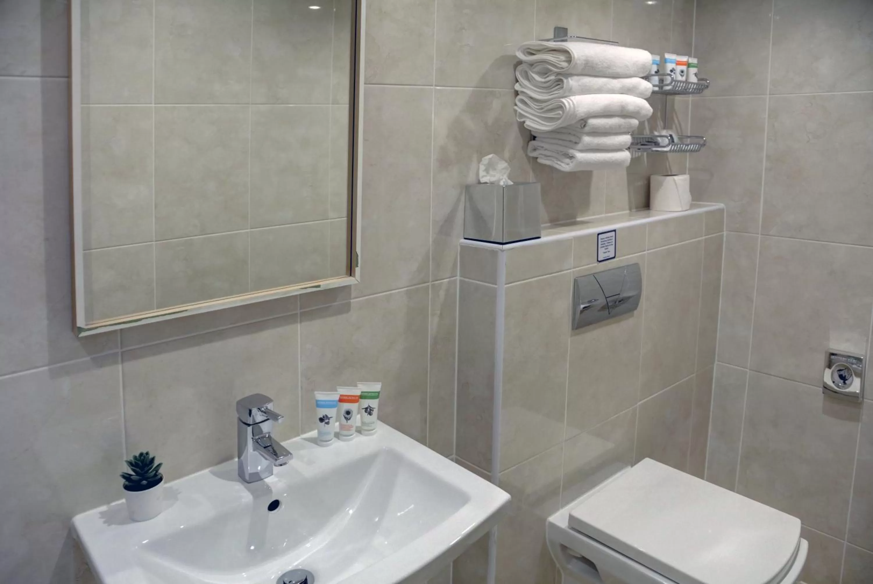 Bathroom in Best Western Corona Hotel