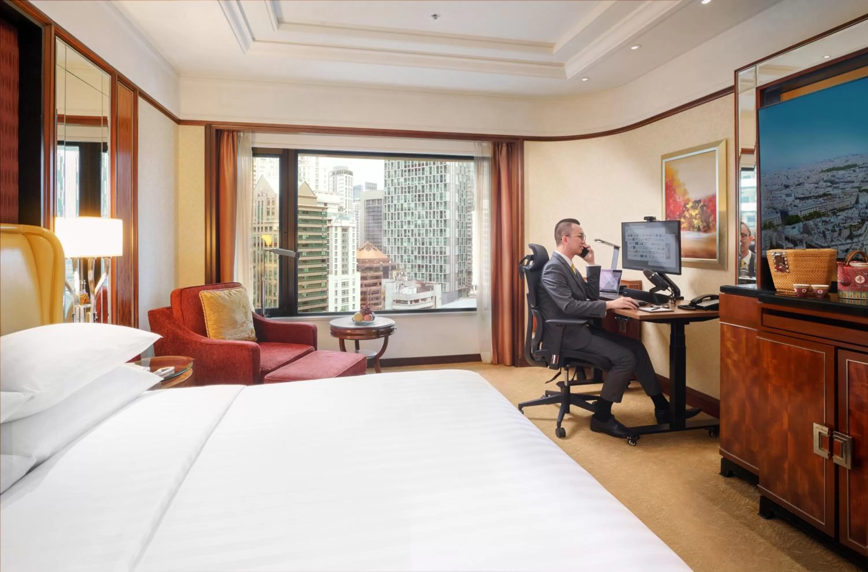 Bed in Shangri-La Kuala Lumpur