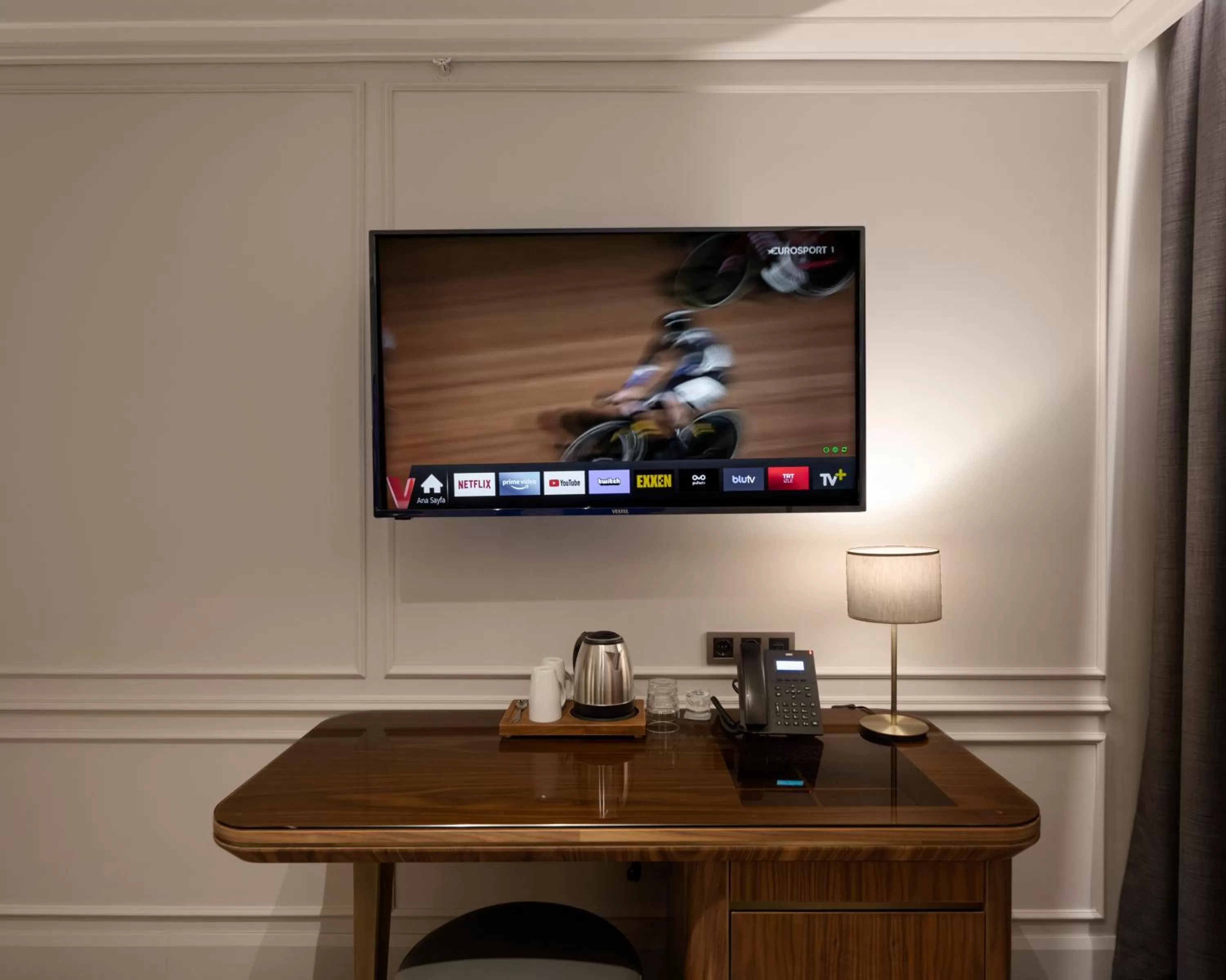 TV and multimedia in Livro Hotel