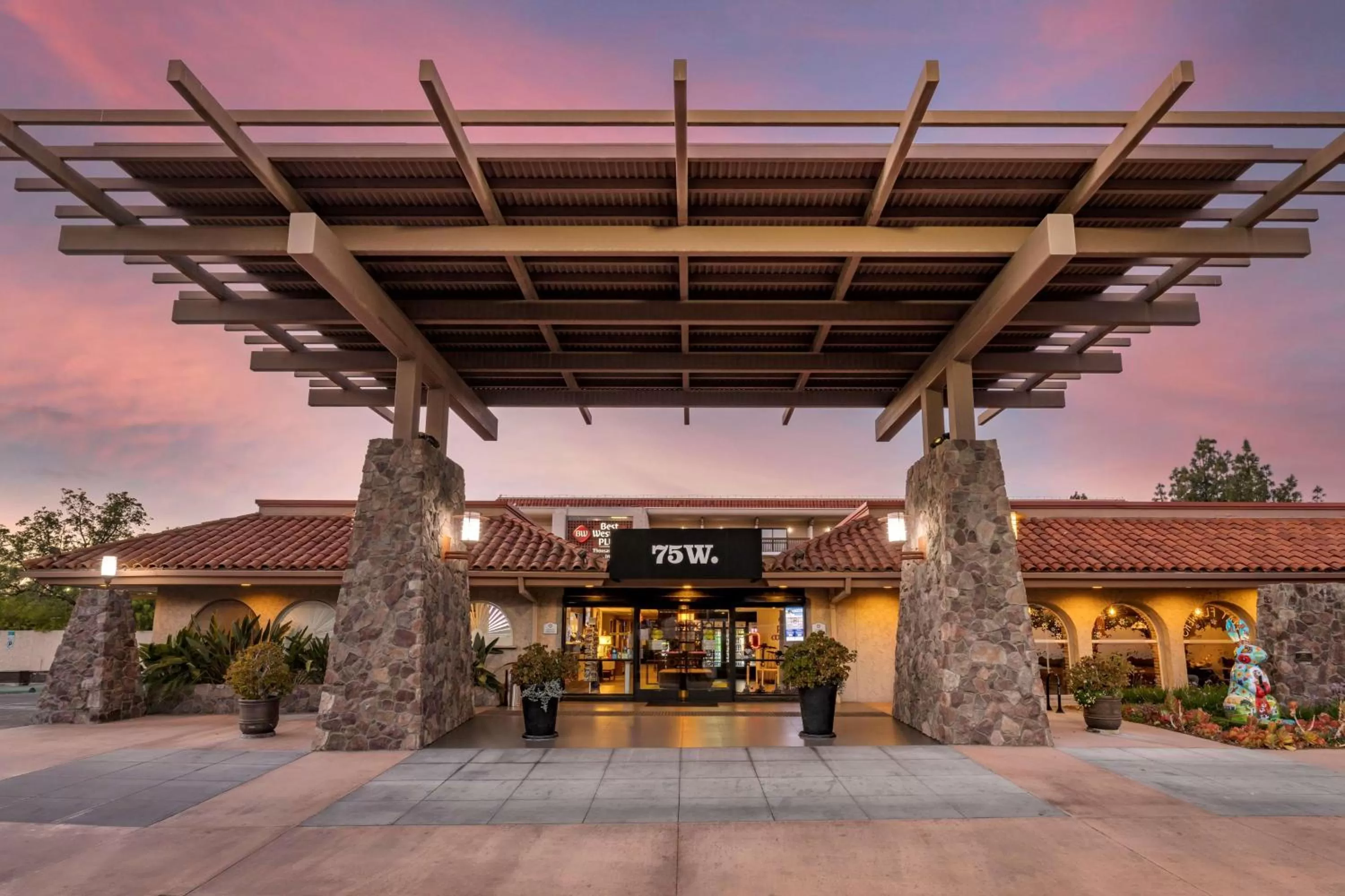Facade/entrance in Best Western Plus Thousand Oaks Inn
