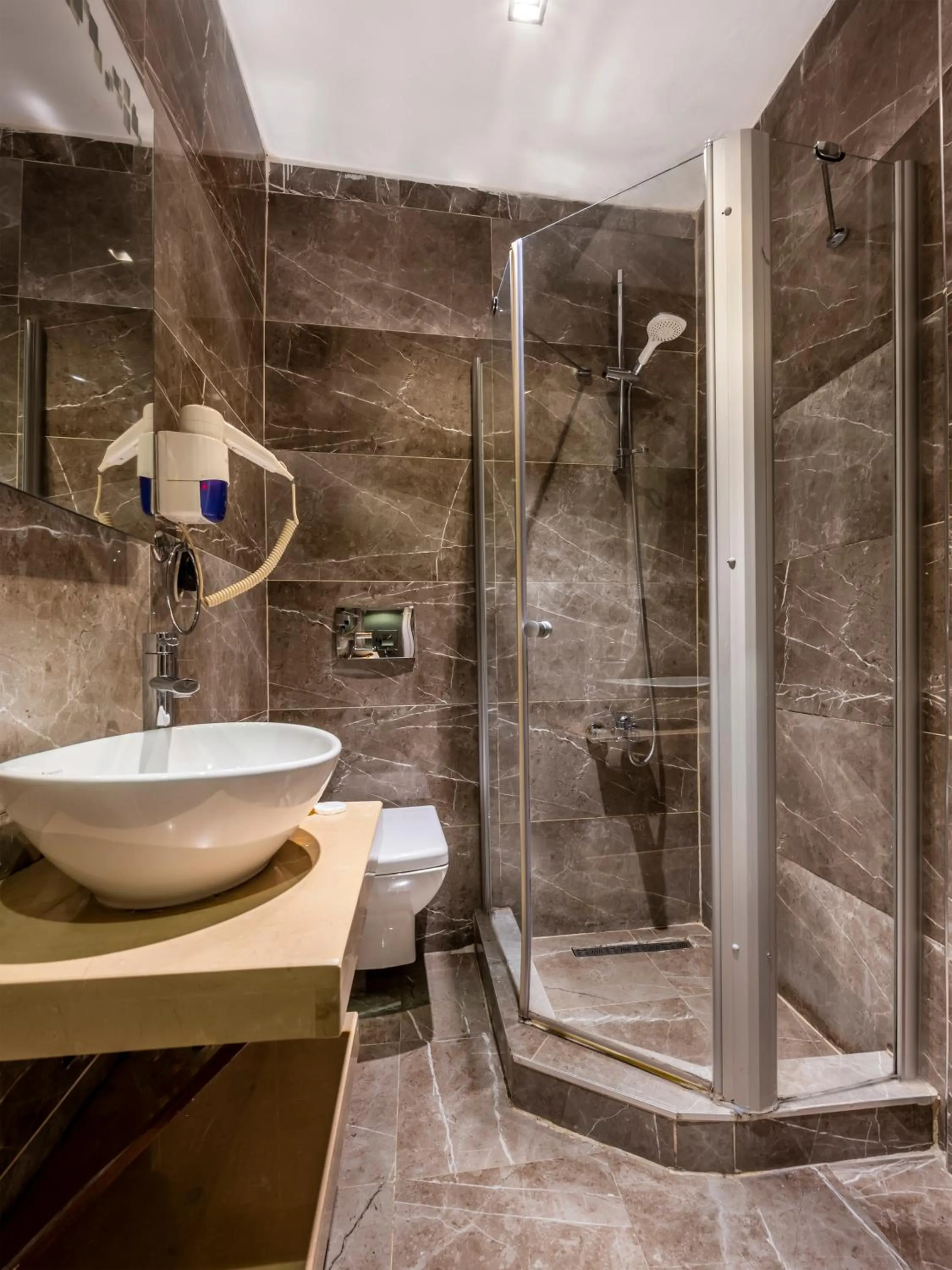 Shower in Golden Gate Hotel Topkapı