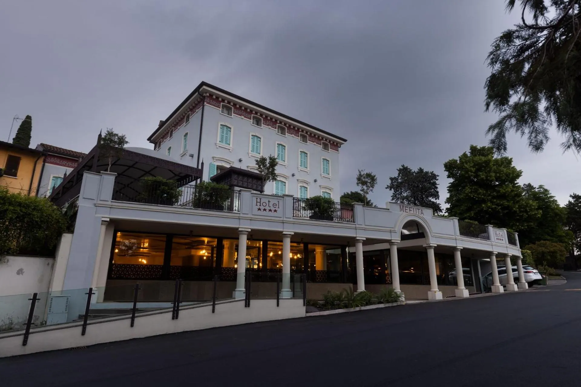 Facade/entrance in Mefuta Hotel