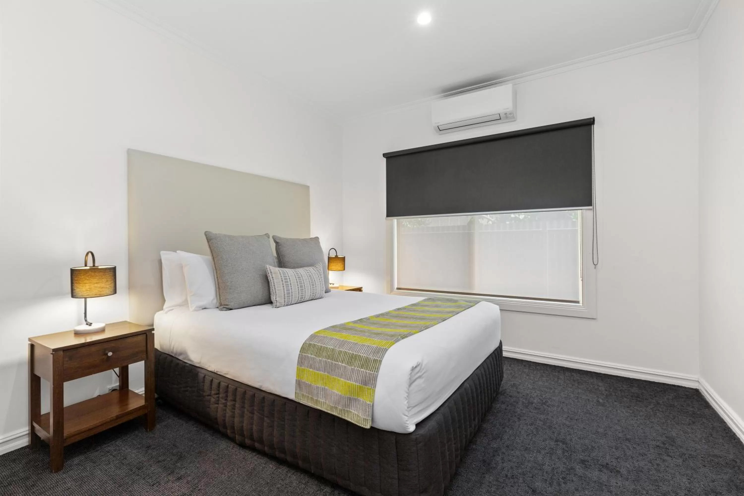 Bedroom, Bed in All Seasons Resort Hotel Bendigo