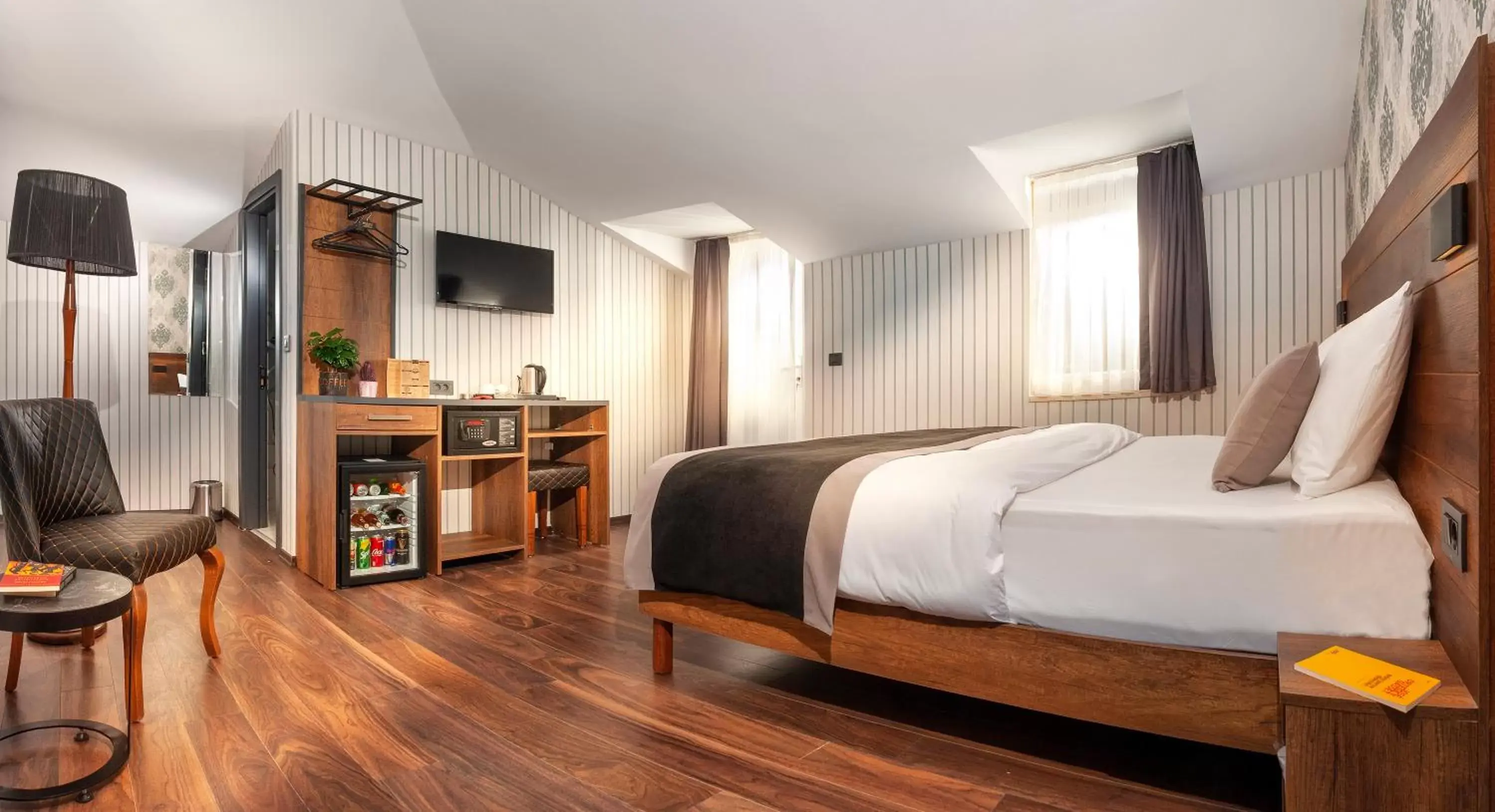 Triple Room with Terrace - single occupancy in Hotel Bossuite Business Triple Room with Terrace - single occupancy in Hotel Bossuite Business