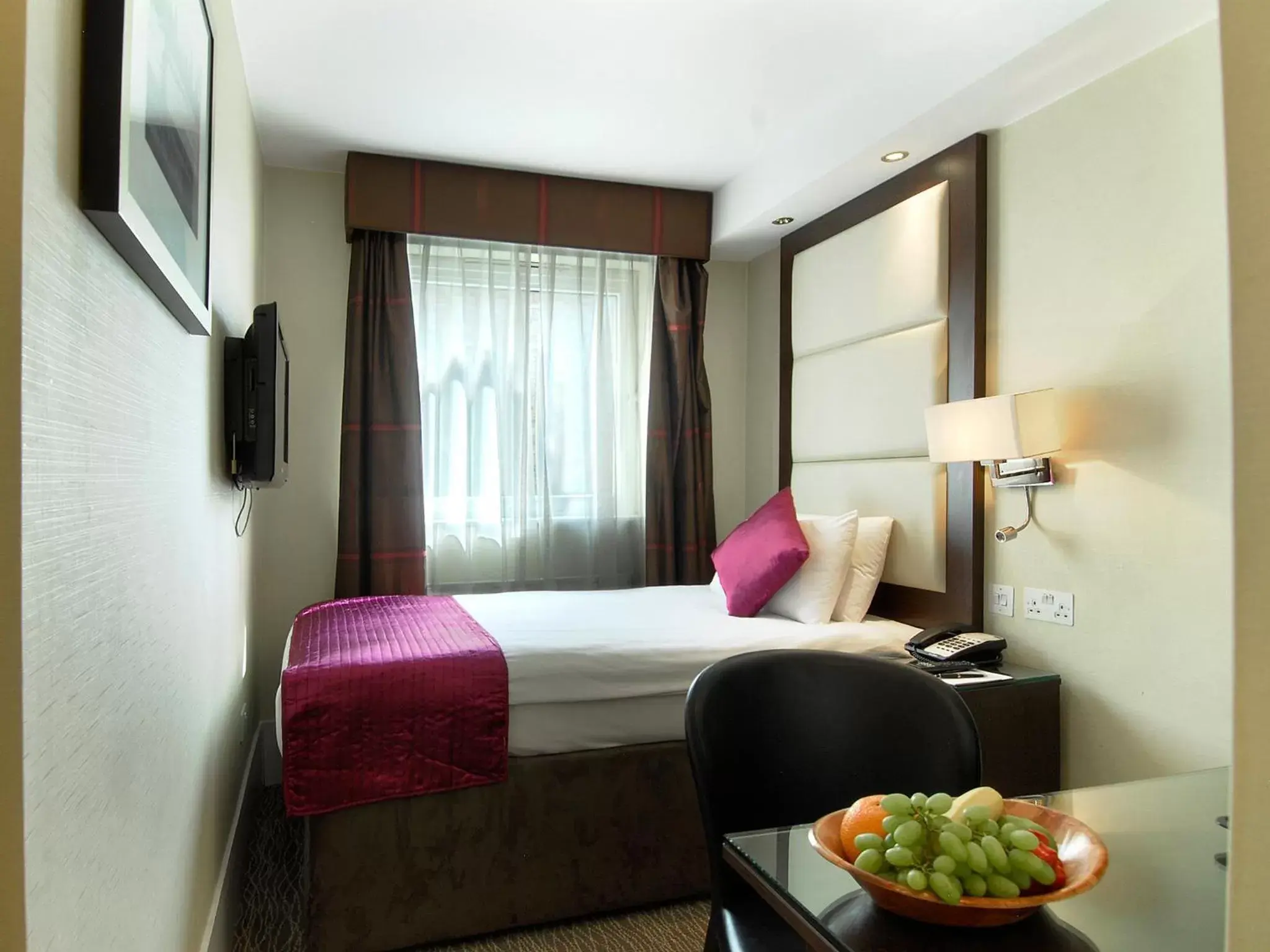 Deluxe Single Room in Grand Royale London Hyde Park Deluxe Single Room in Grand Royale London Hyde Park