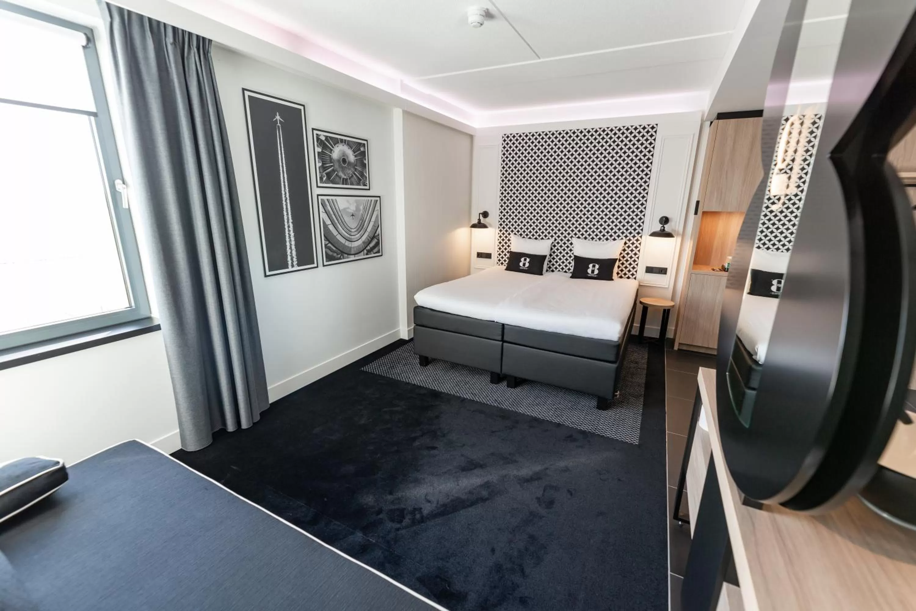 Photo of the whole room, Bed in Gr8 Hotel Maastricht Aachen Airport