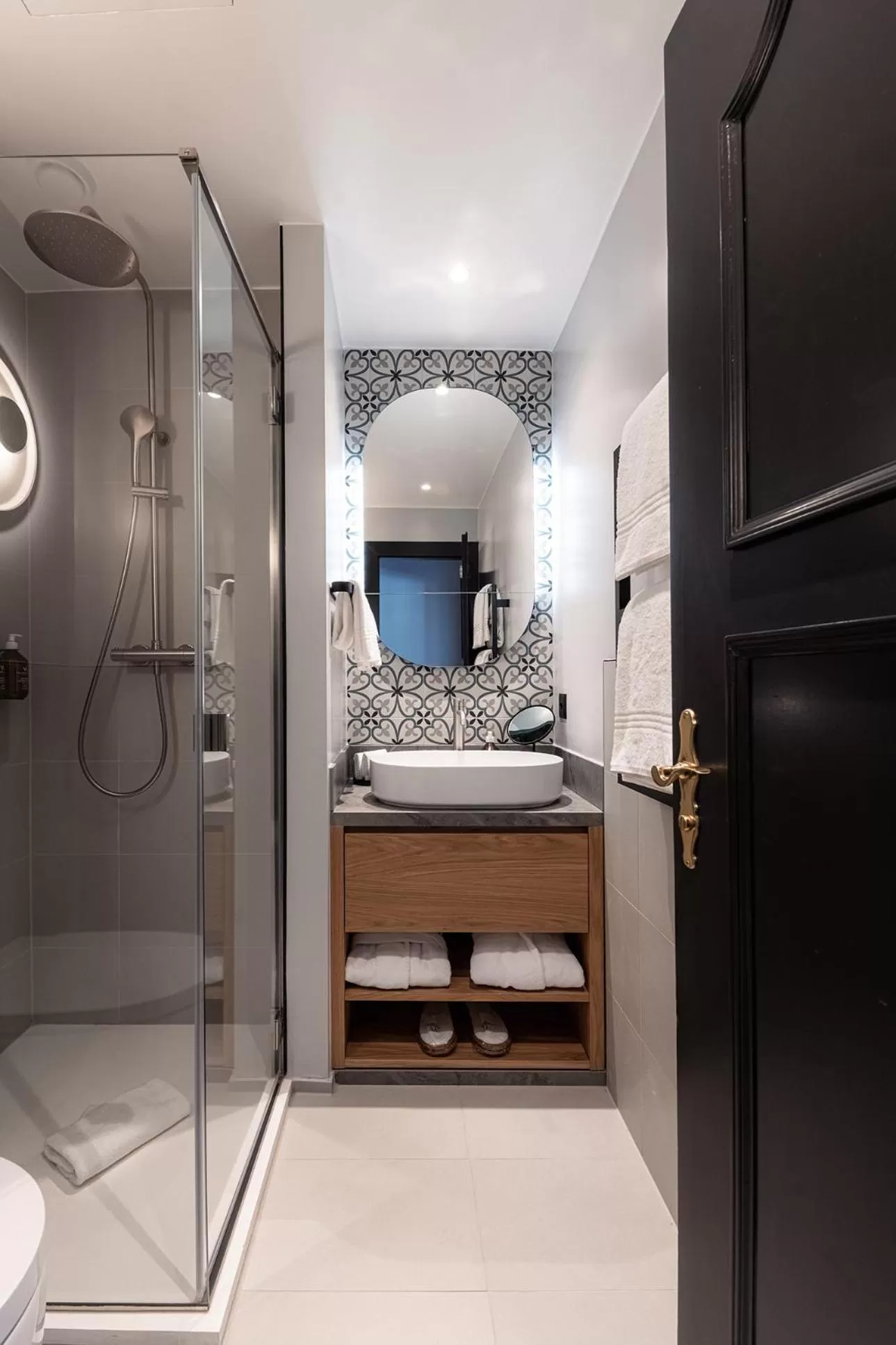 Shower in Villars Palace