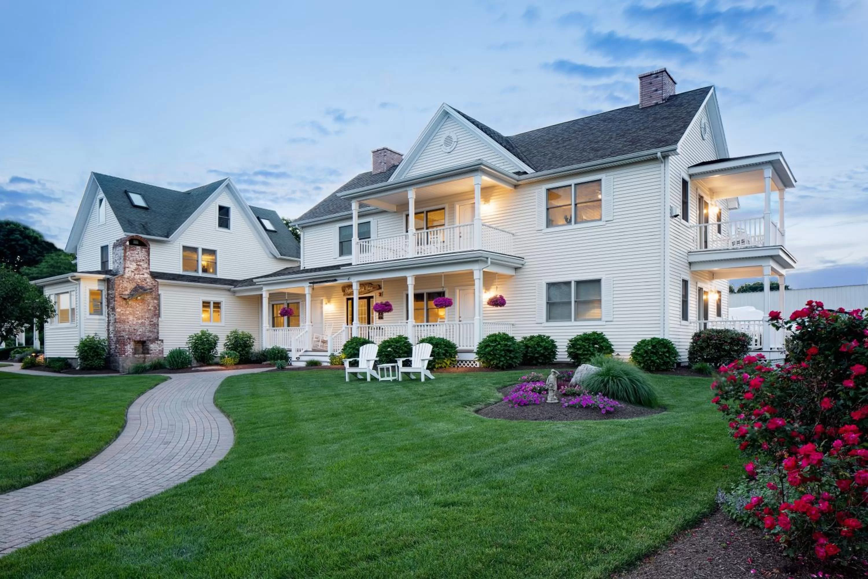 Property Building in Inn at Harbor Hill Marina