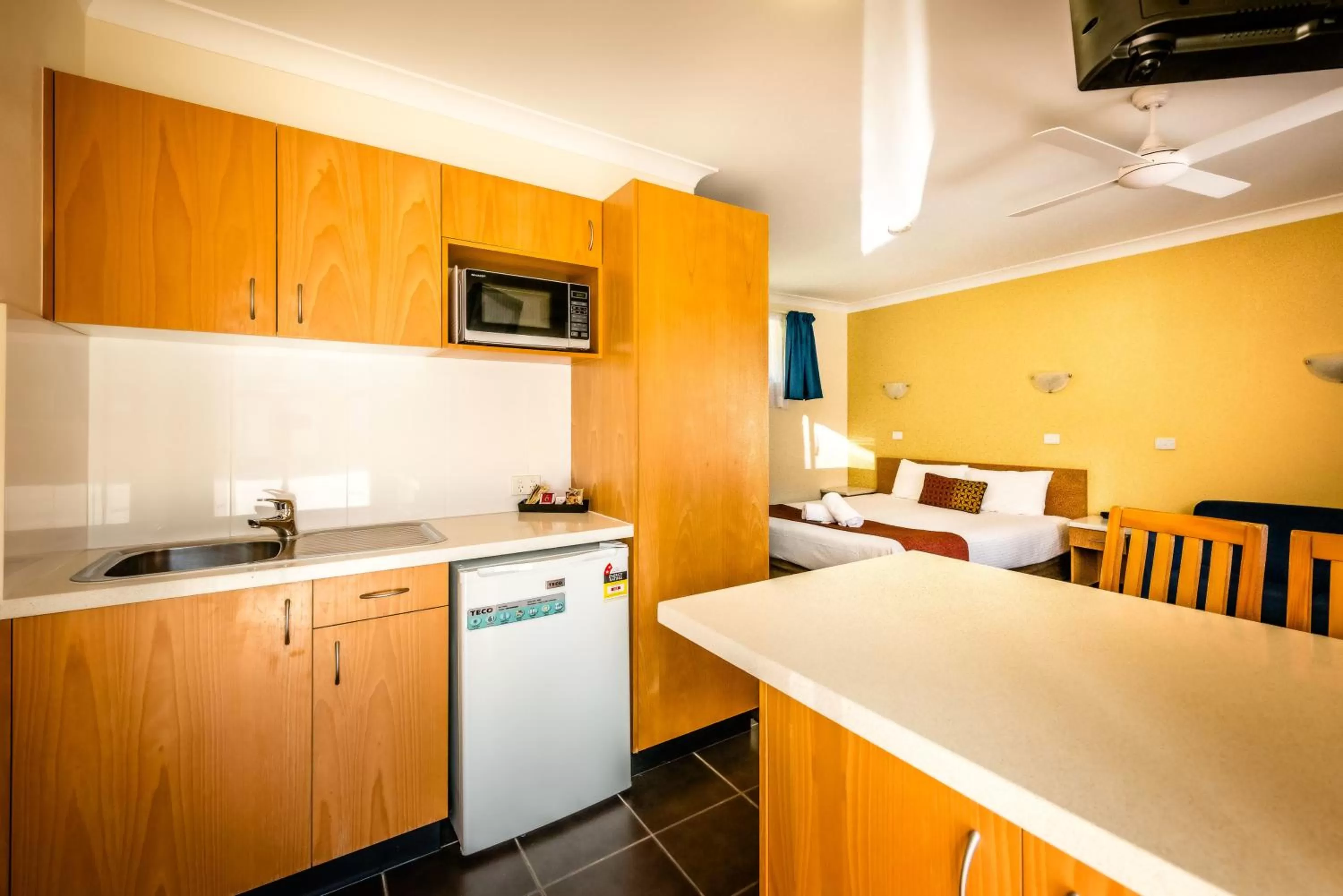 Kitchen or kitchenette in Park Beach Resort Motel