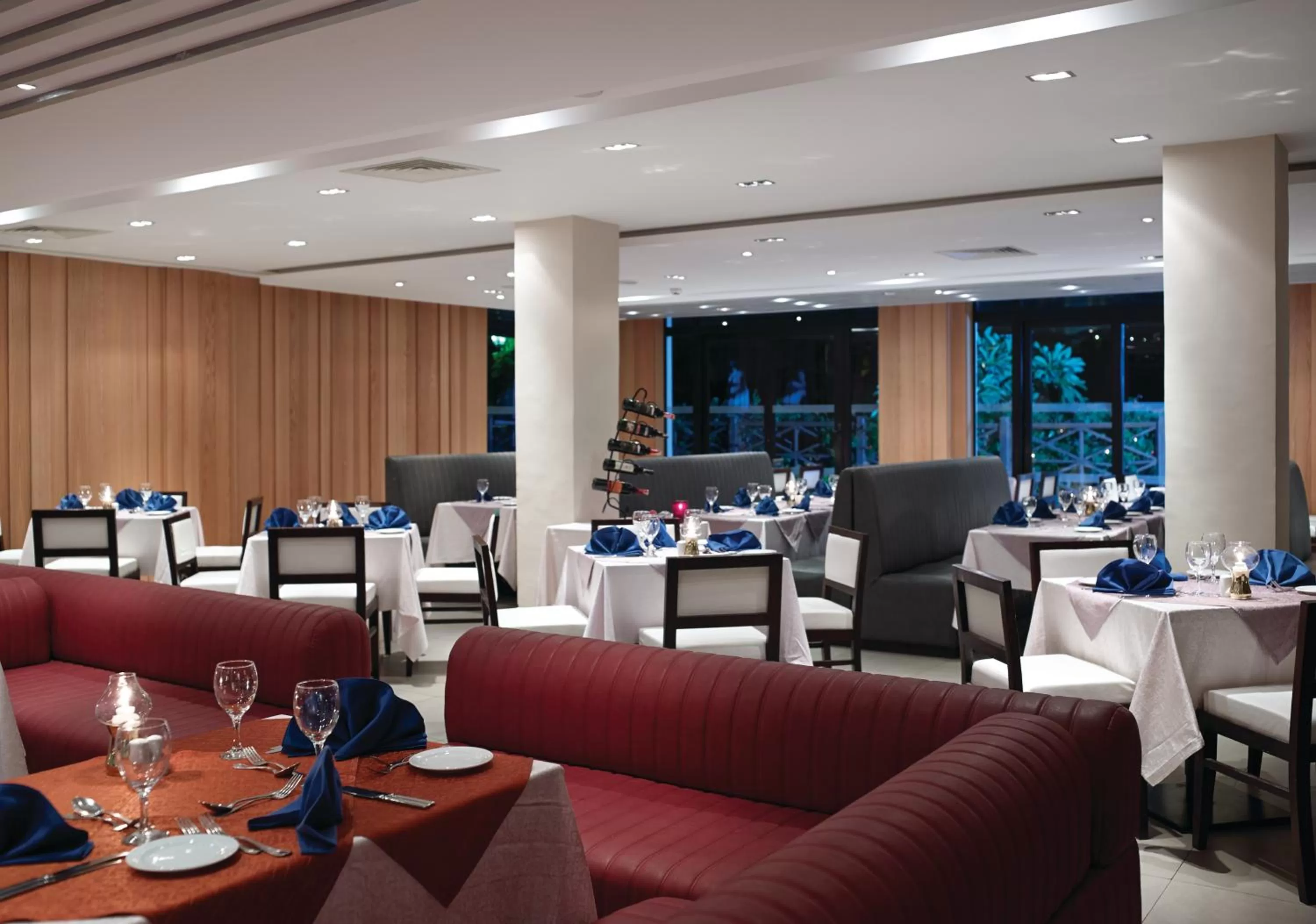 Restaurant/places to eat in Coral Sea Aqua Club Resort