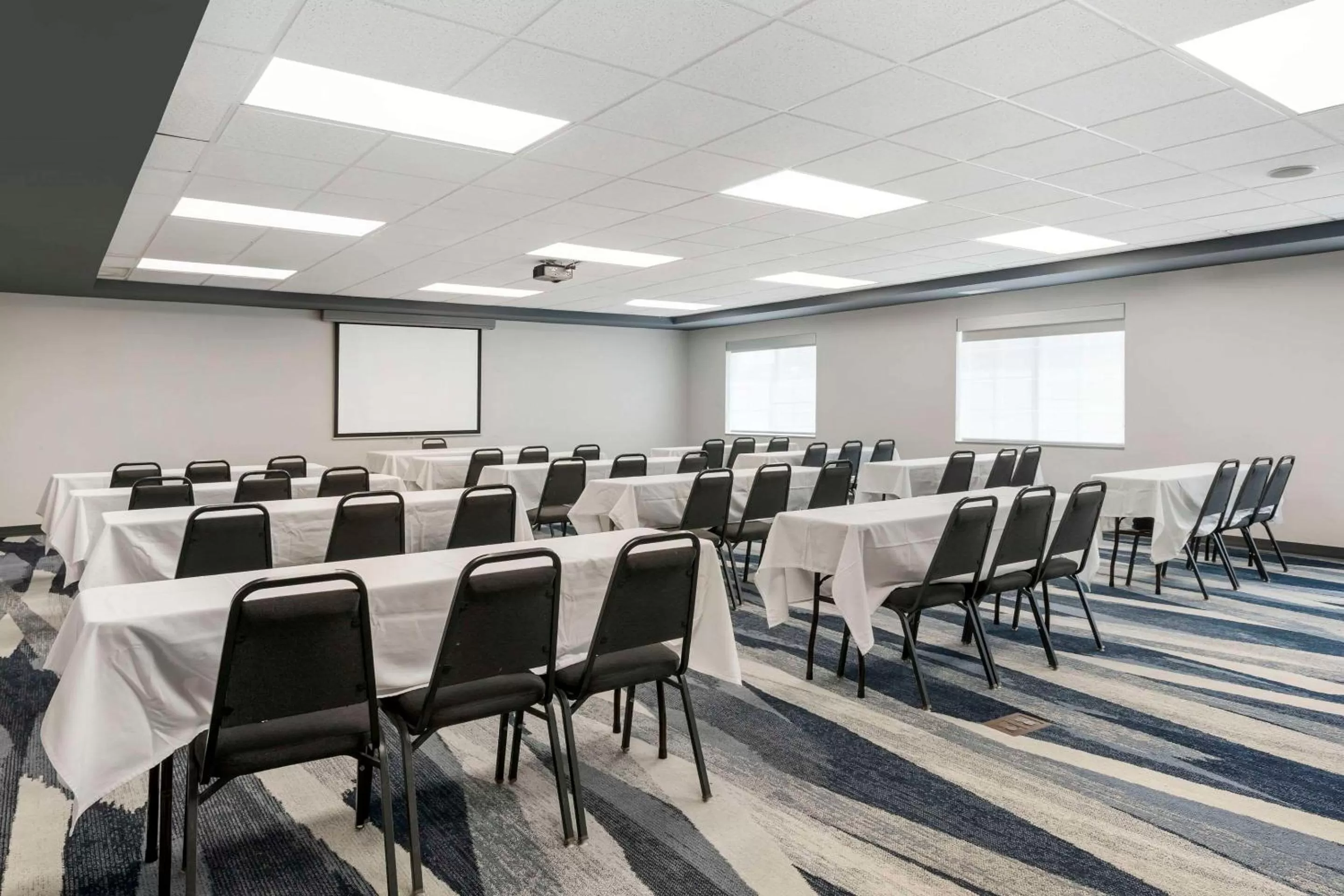 Meeting/conference room in Comfort Suites Elgin Northwest