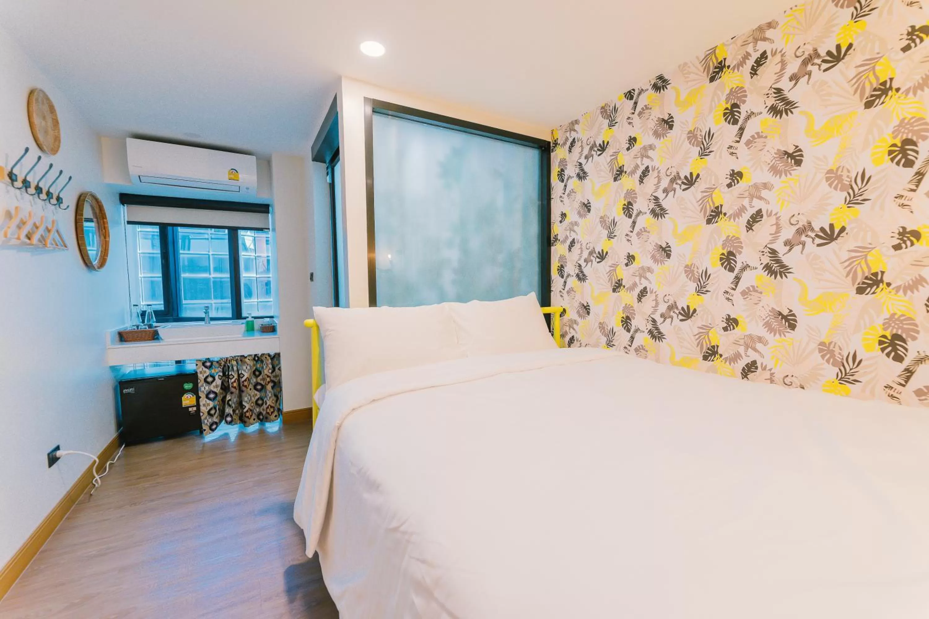 Photo of the whole room, Bed in B Innspire Hotel