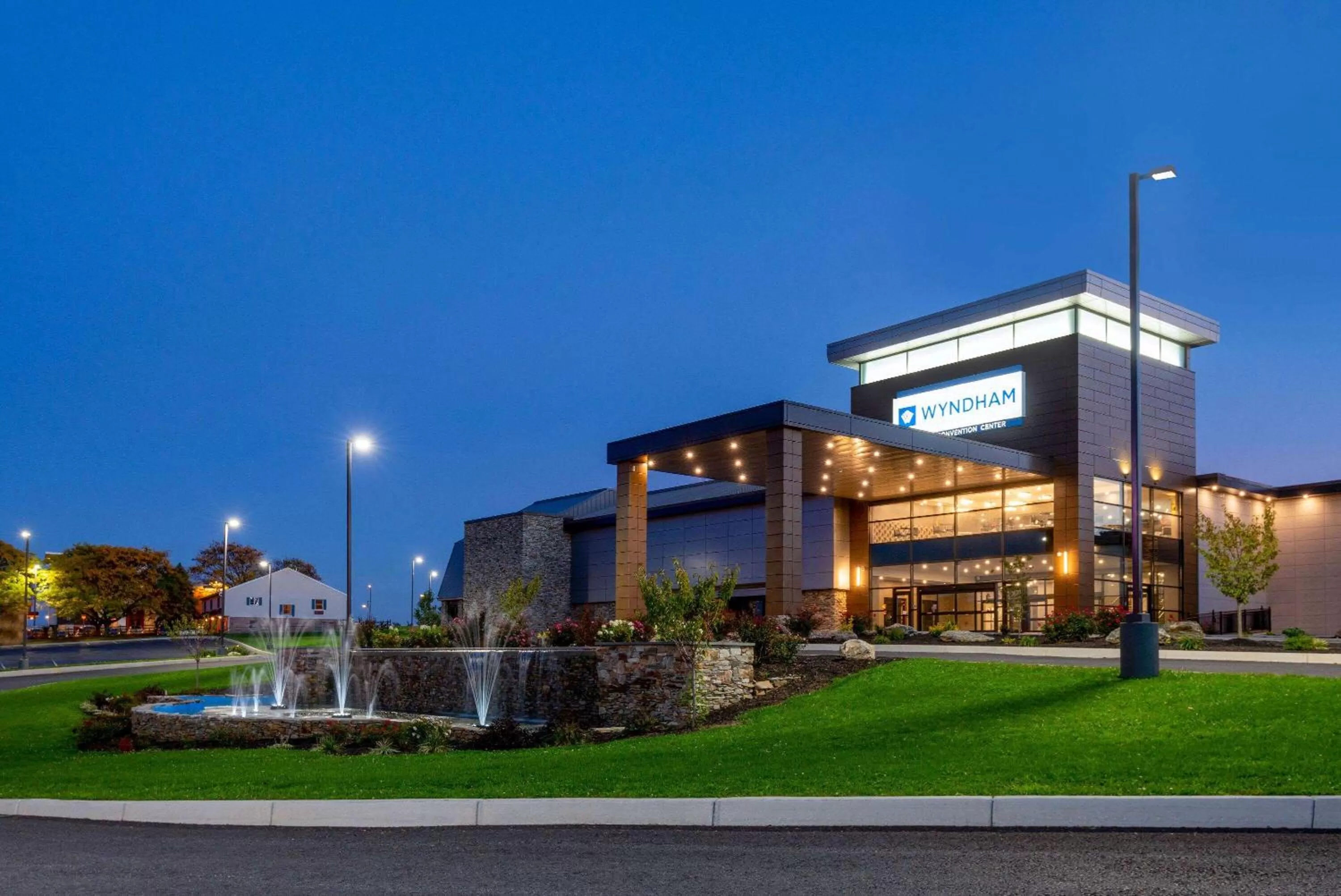 Property building in Wyndham Lancaster Resort and Convention Center