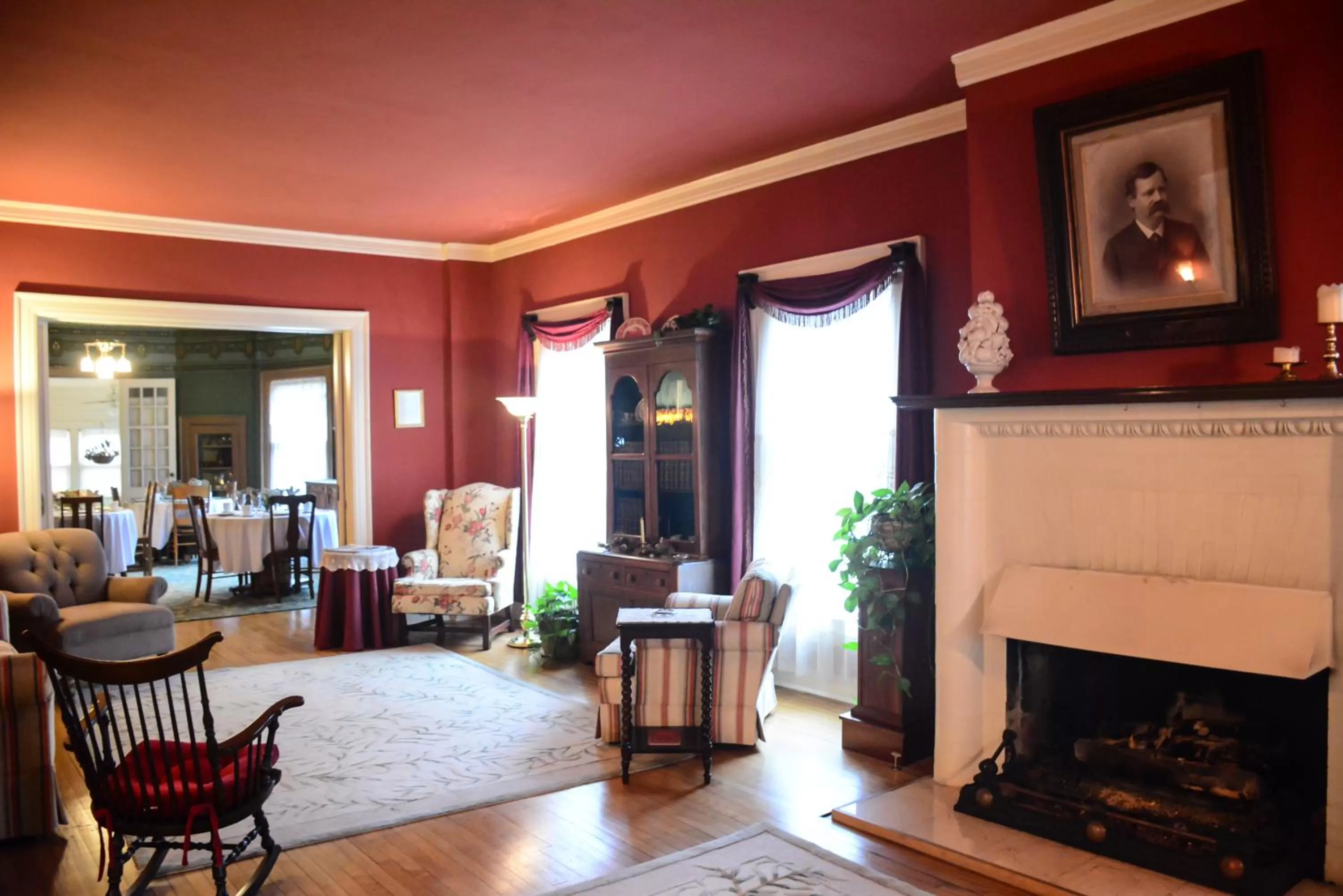 Living room in Looking Glass Inn