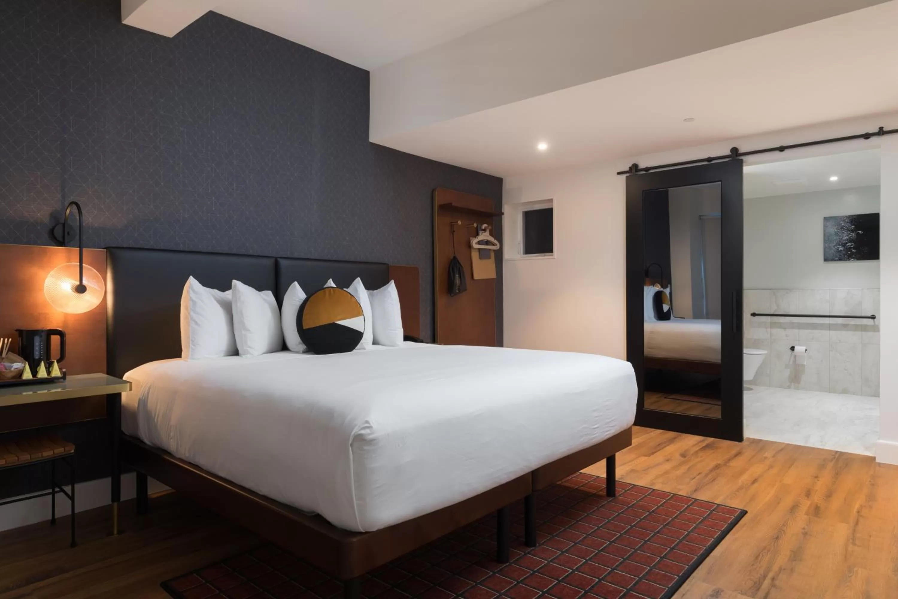 Bedroom, Bed in Hotel Stratford San Francisco - Handwritten Collection