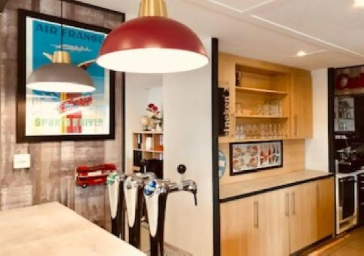 Lounge or bar in Kyriad Bordeaux - Merignac Aéroport