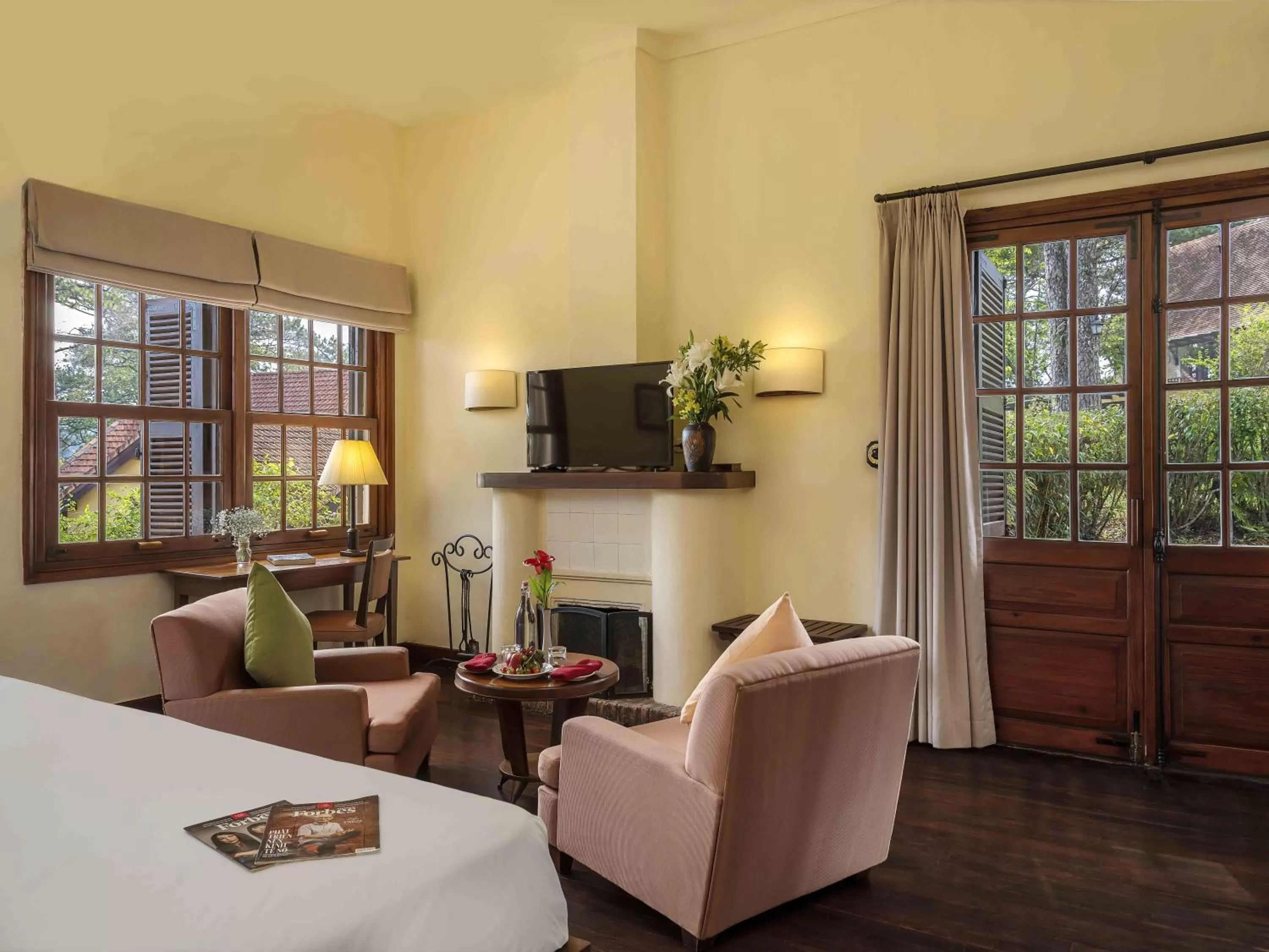 Bed in Ana Mandara Villas Dalat Resort & Spa