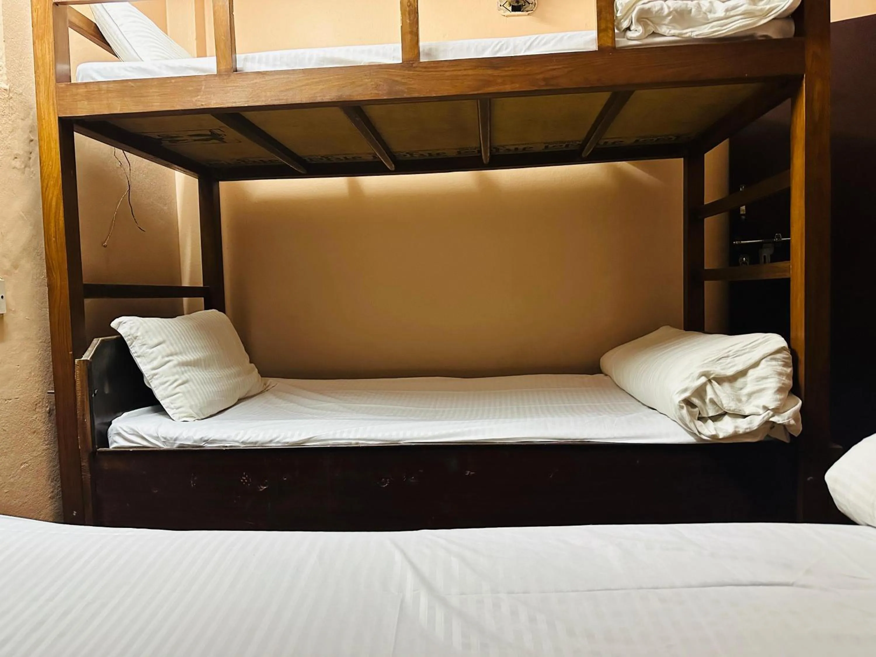 bunk bed, Bed in Hotel Travelers Home