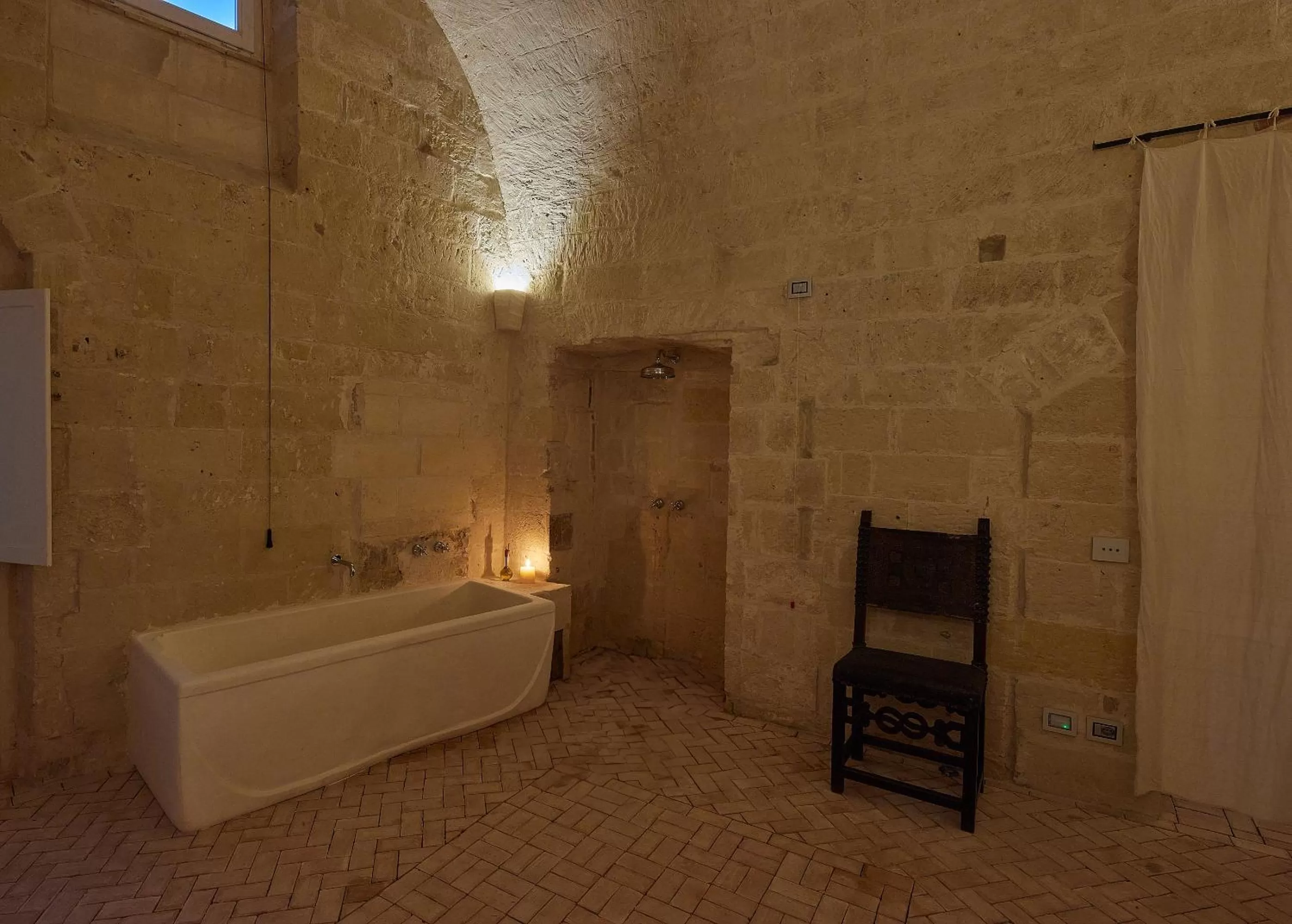 Bath in Sextantio Le Grotte Della Civita