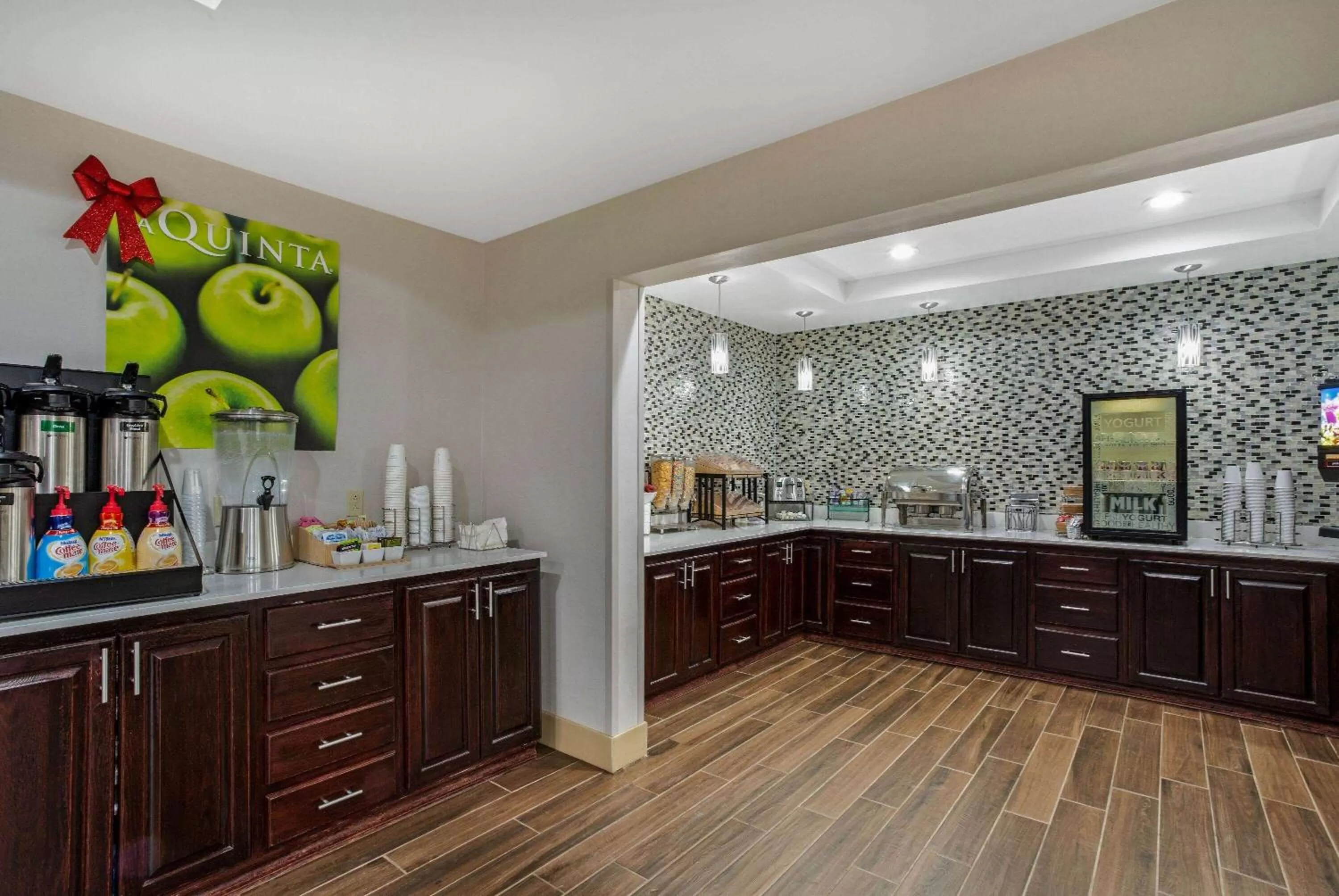 Restaurant/places to eat in La Quinta by Wyndham Norwich-Plainfield-Casino