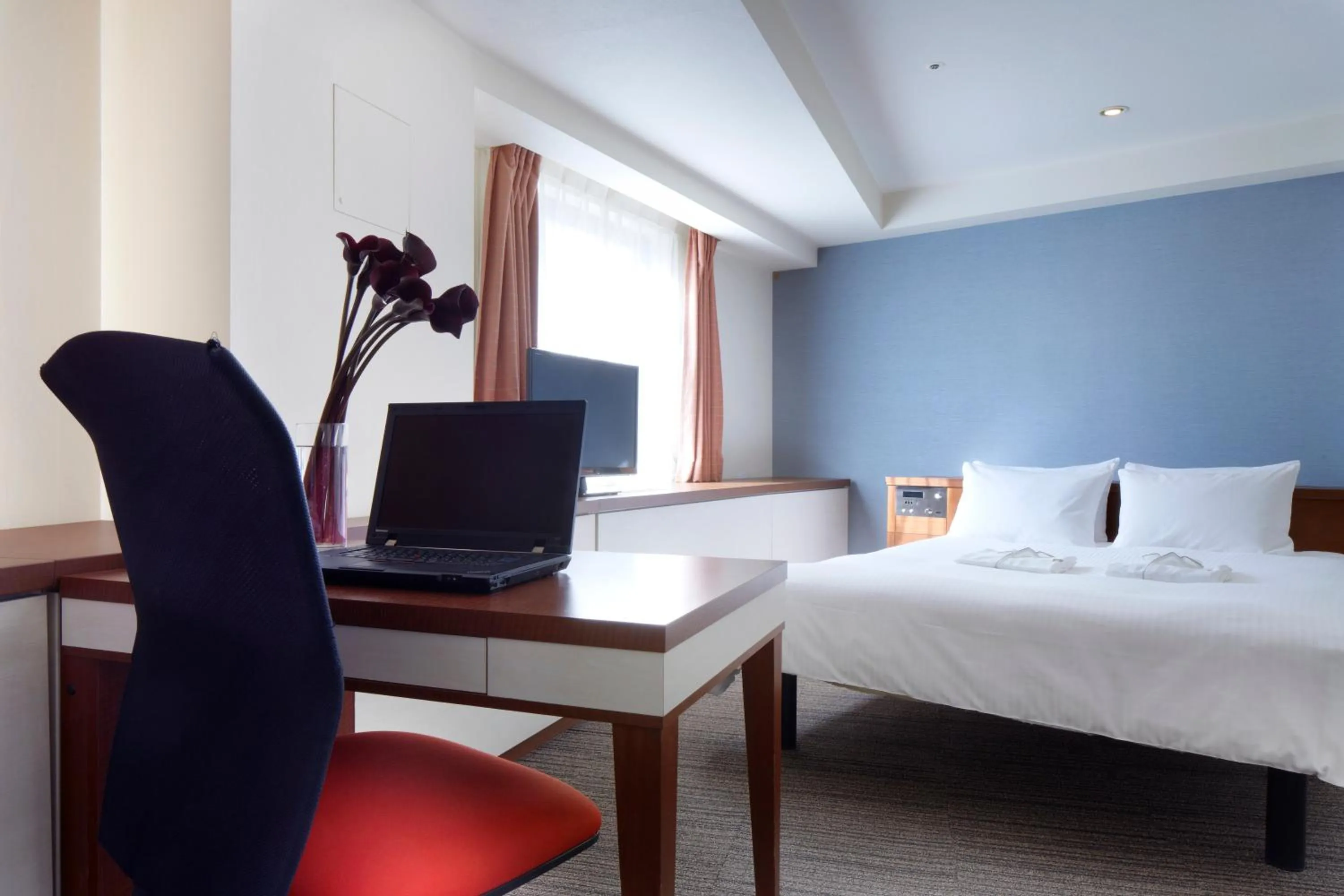 Photo of the whole room, Bed in the b hachioji