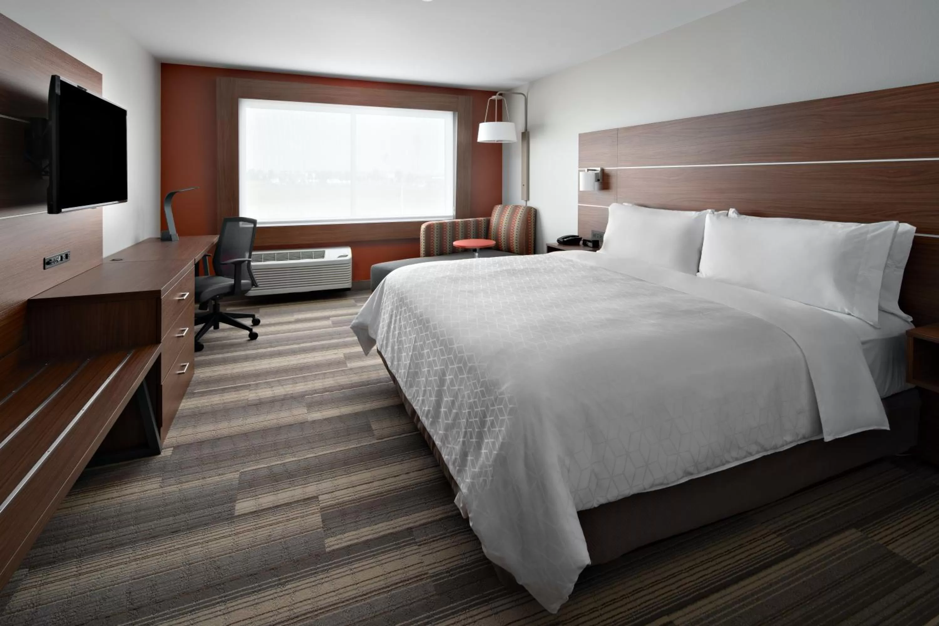 Photo of the whole room, Bed in Holiday Inn Express & Suites - Elkhorn - Lake Geneva Area by IHG