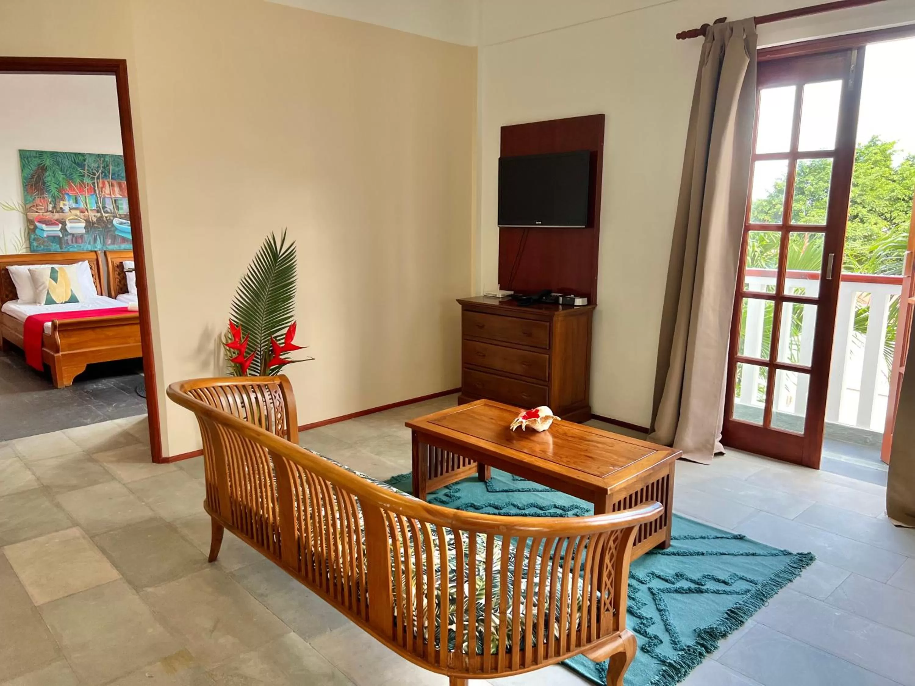 Communal lounge/ TV room, Bed in Hilltop Boutique Hotel