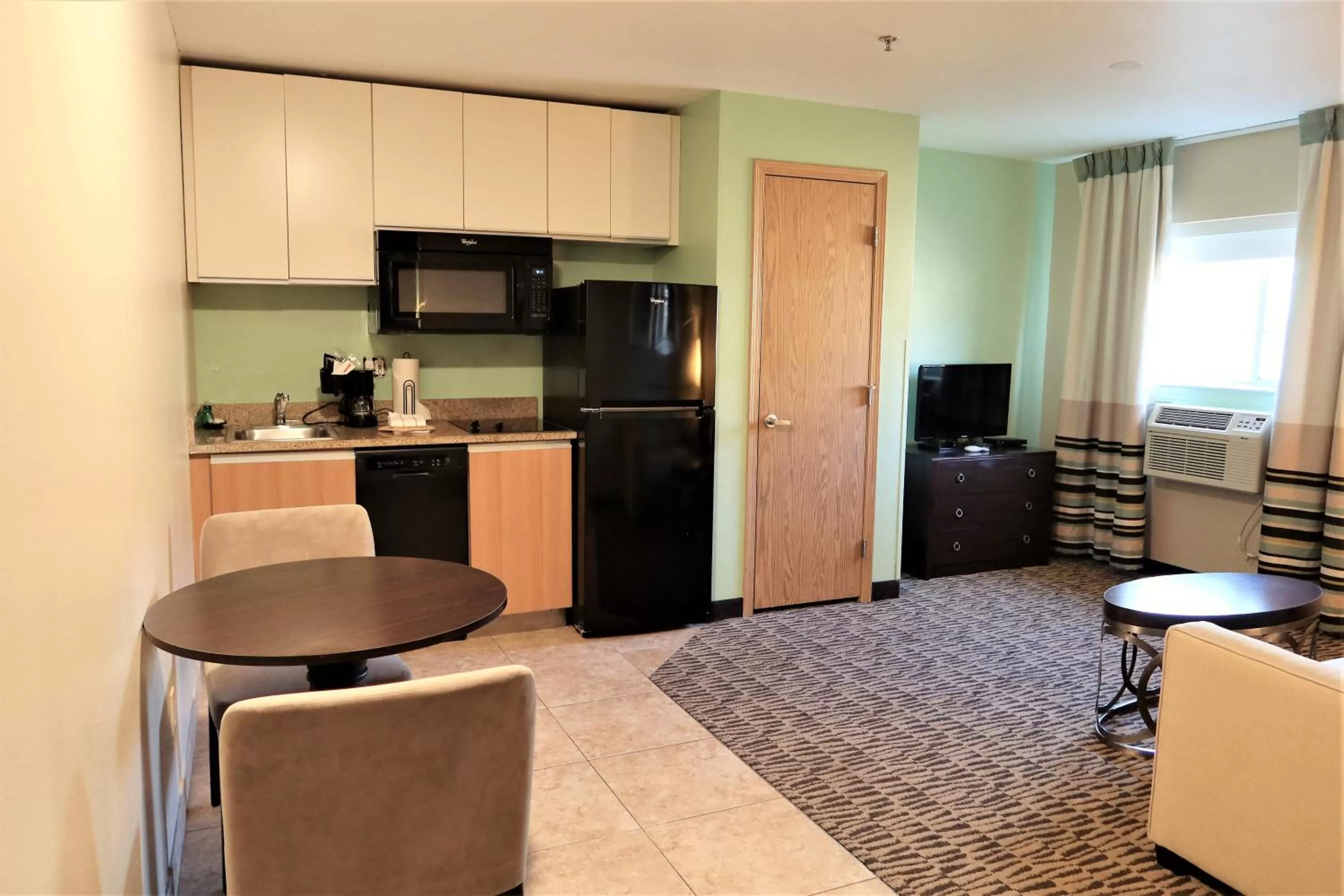 Kitchen or kitchenette in GreenTree Suites Eagle / Vail Valley