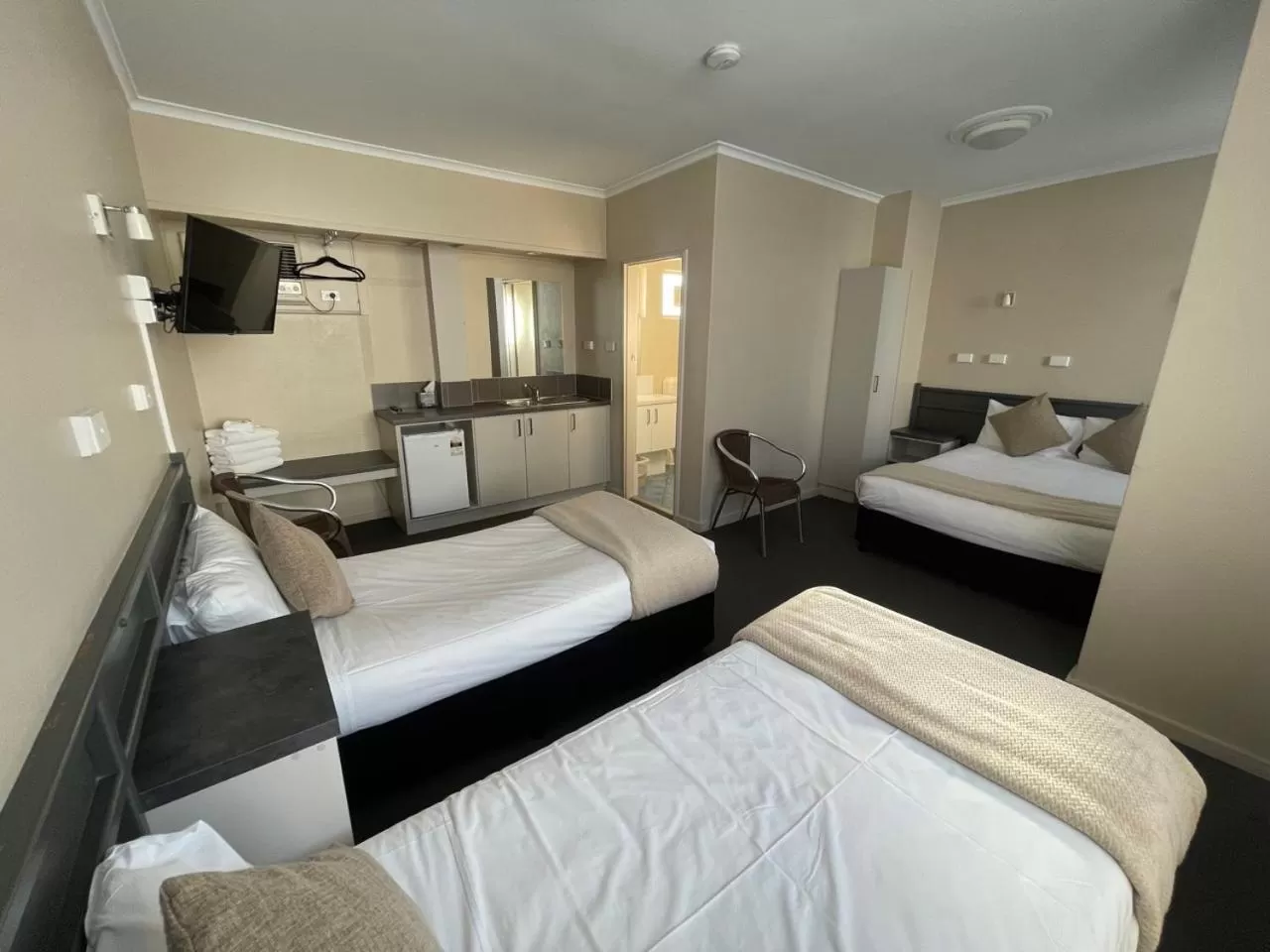 Photo of the whole room, Bed in Astor Hotel Motel