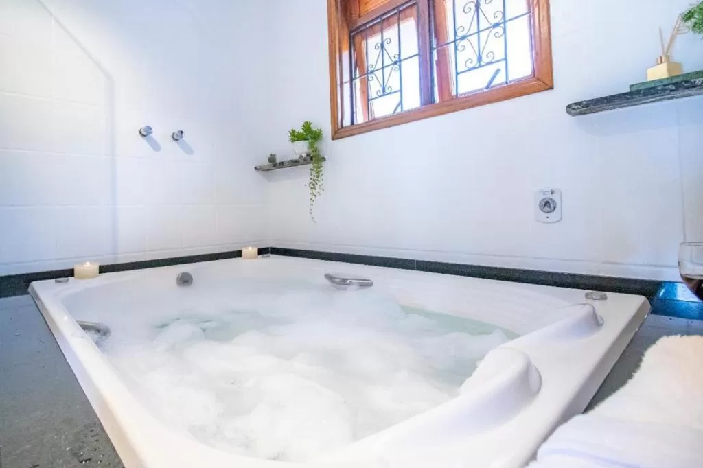 Hot Tub in Pousada Ricanto Amore Mio