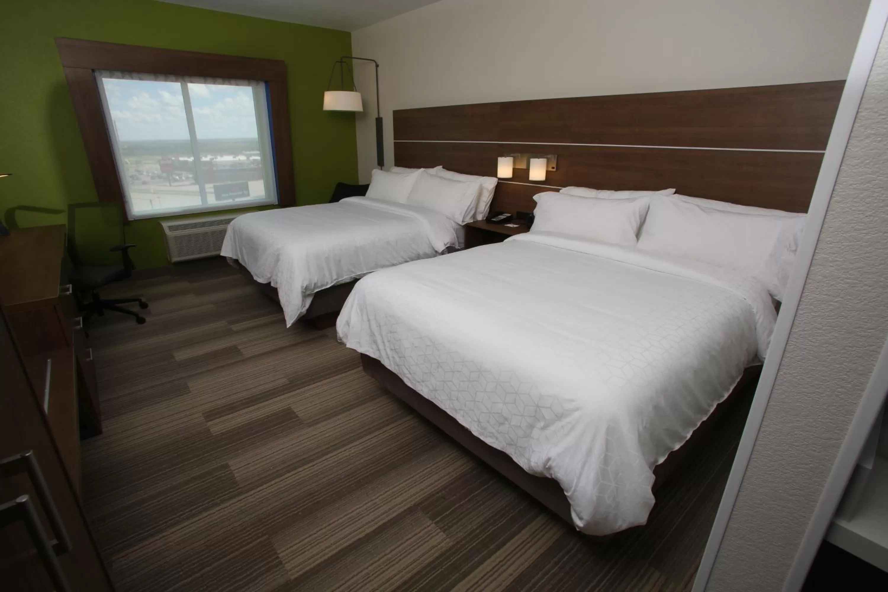 Bedroom, Bed in Holiday Inn Express & Suites Lincoln Airport by IHG