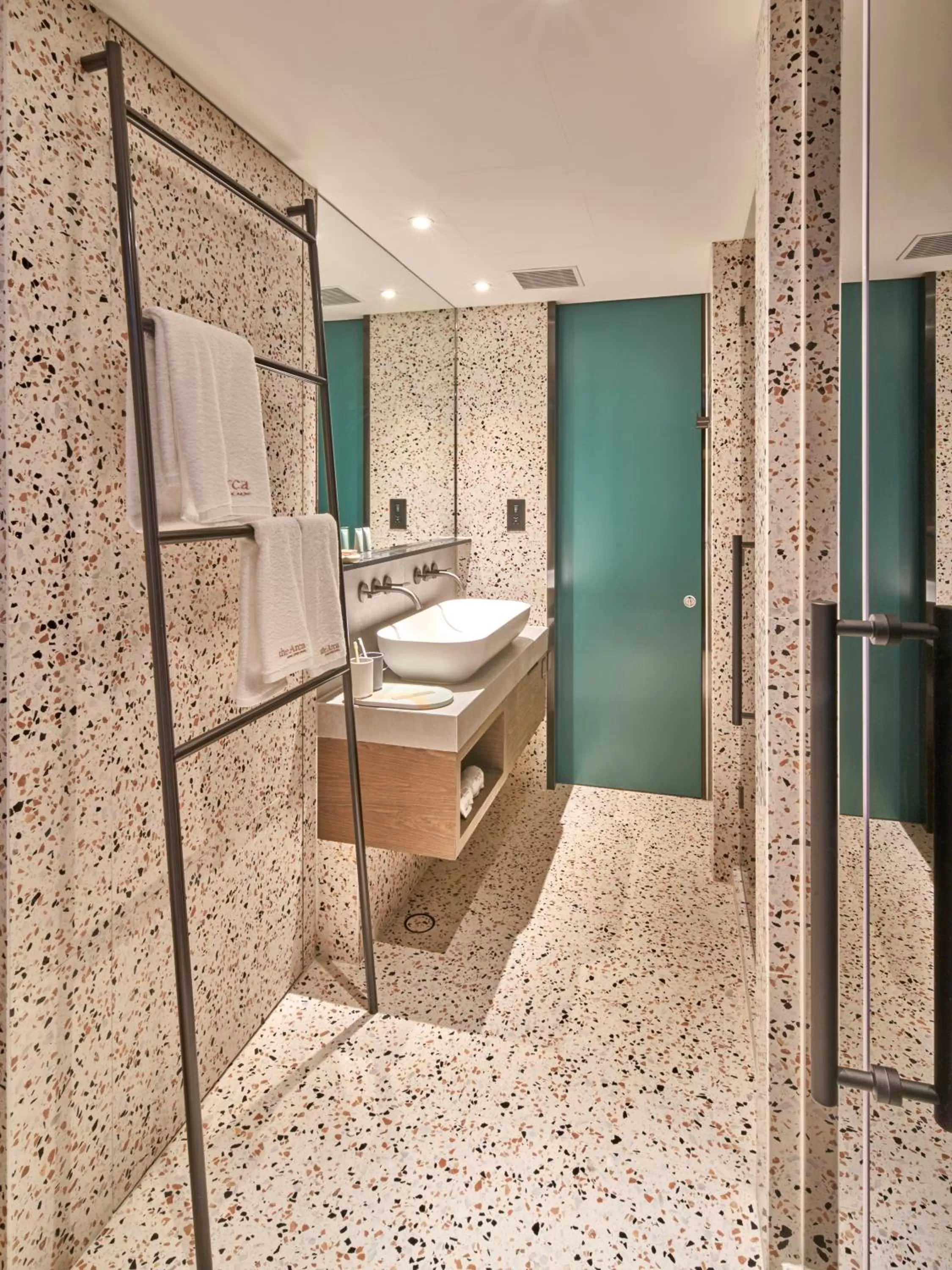 Bathroom, Bed in the Arca