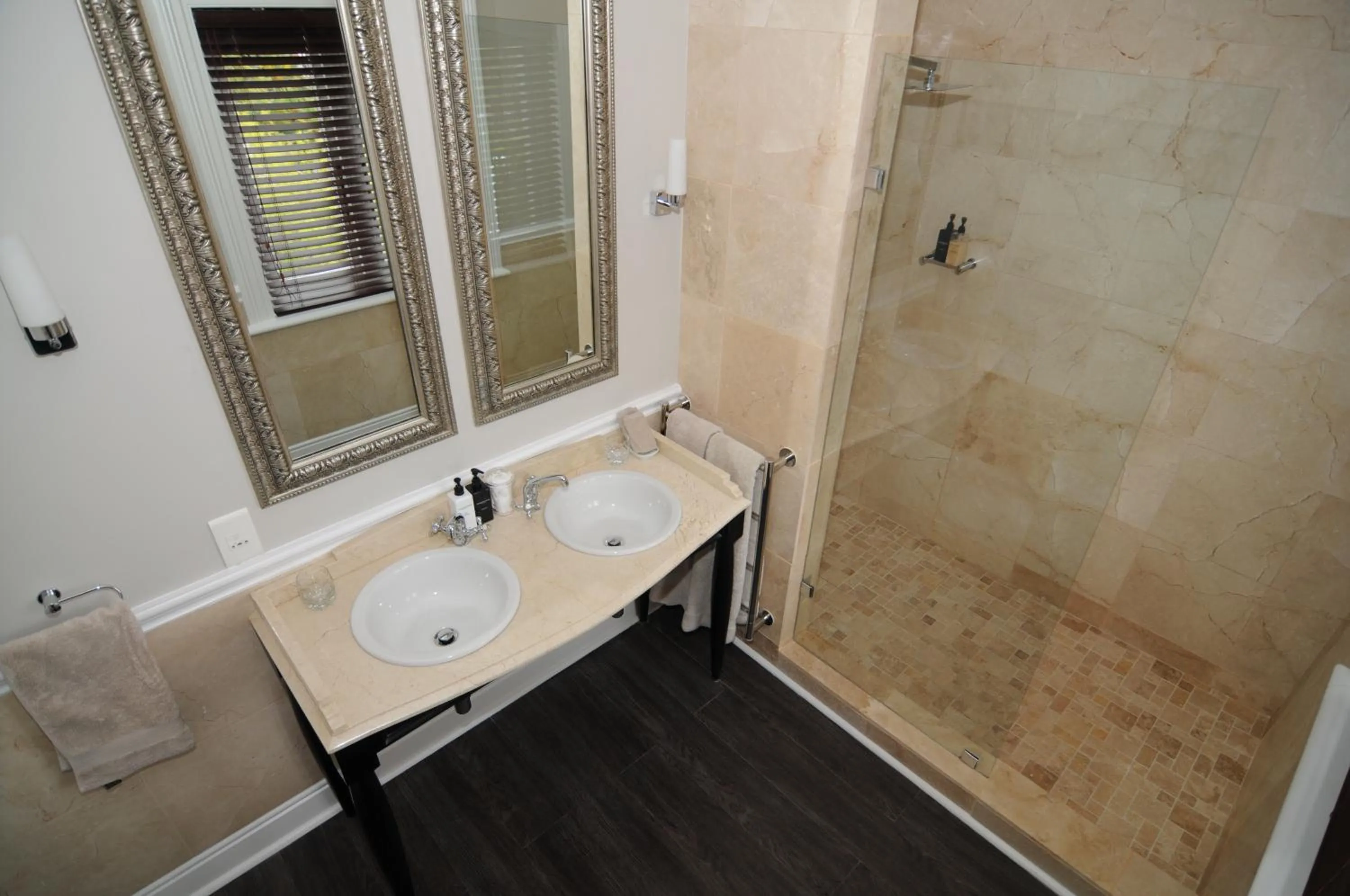 Bathroom in Abbey Manor Luxury Guesthouse
