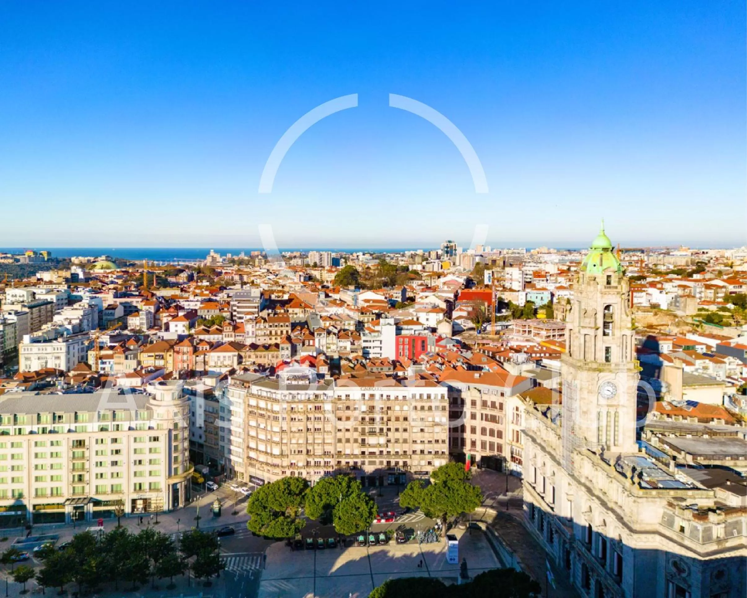 Property building in Axis Porto Club Aliados