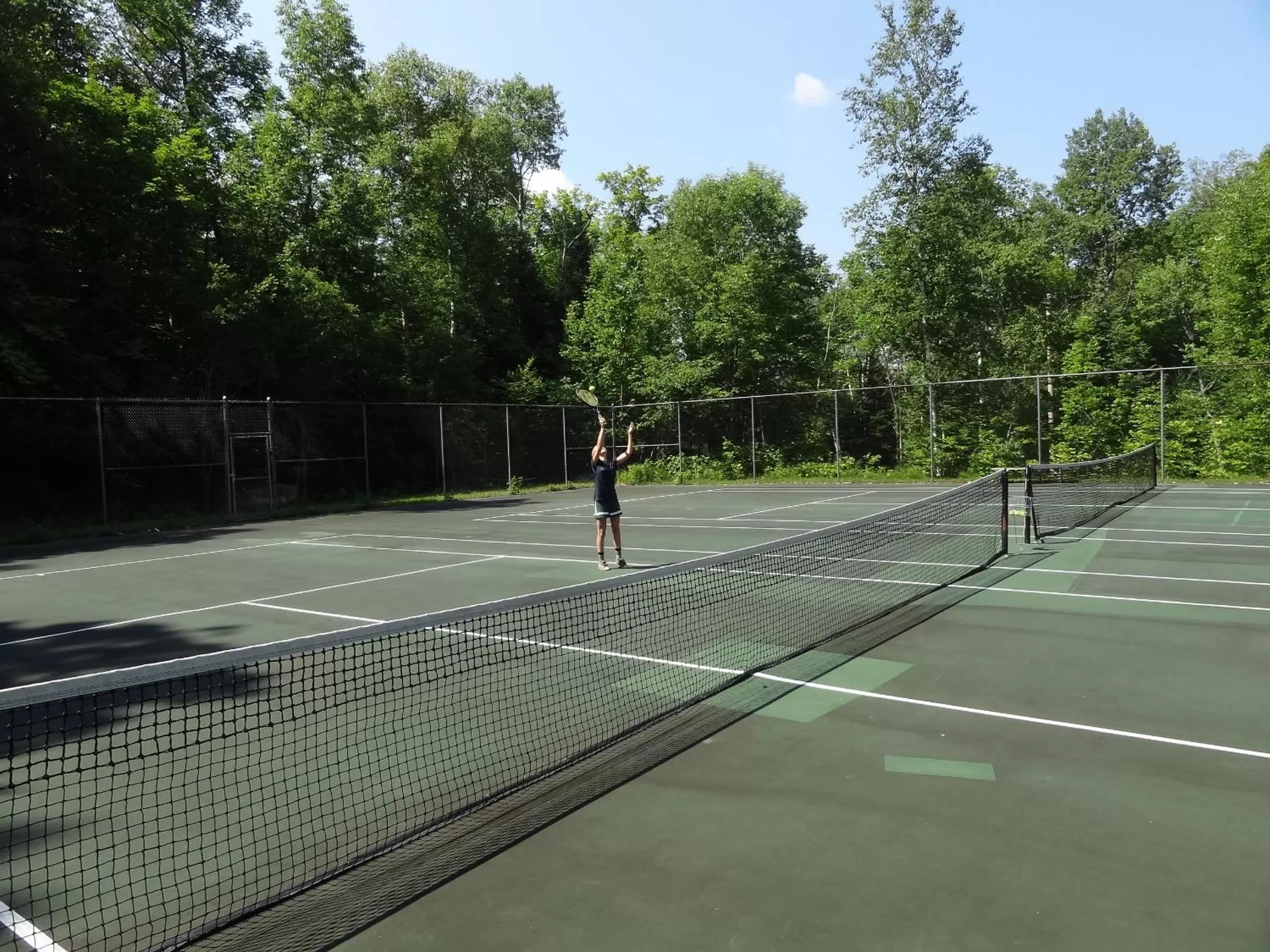 Tennis court in Garnet Hill Lodge