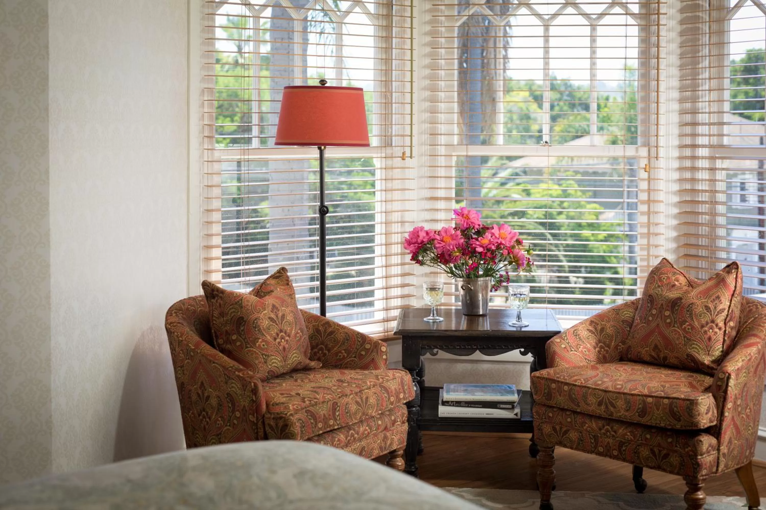 Bedroom, Seating Area in Cheshire Cat Inn & Cottages