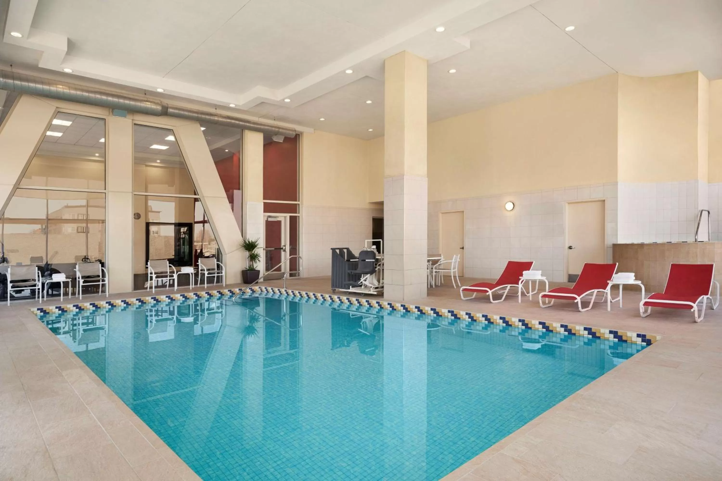 Swimming pool in Homewood Suites University City Philadelphia