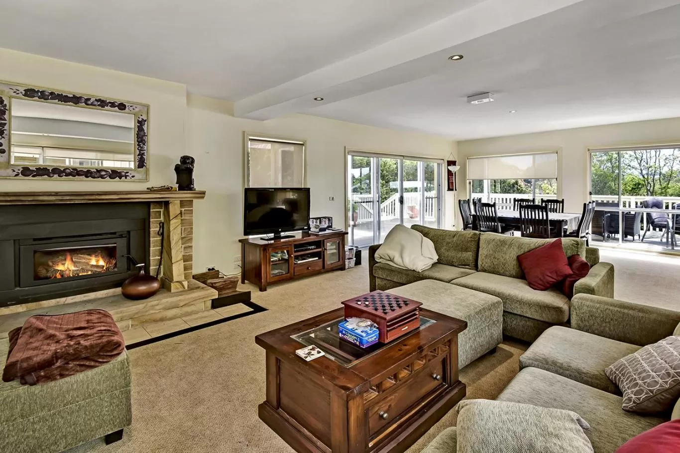 Communal lounge/ TV room, Seating Area in Bundanoon Lodge