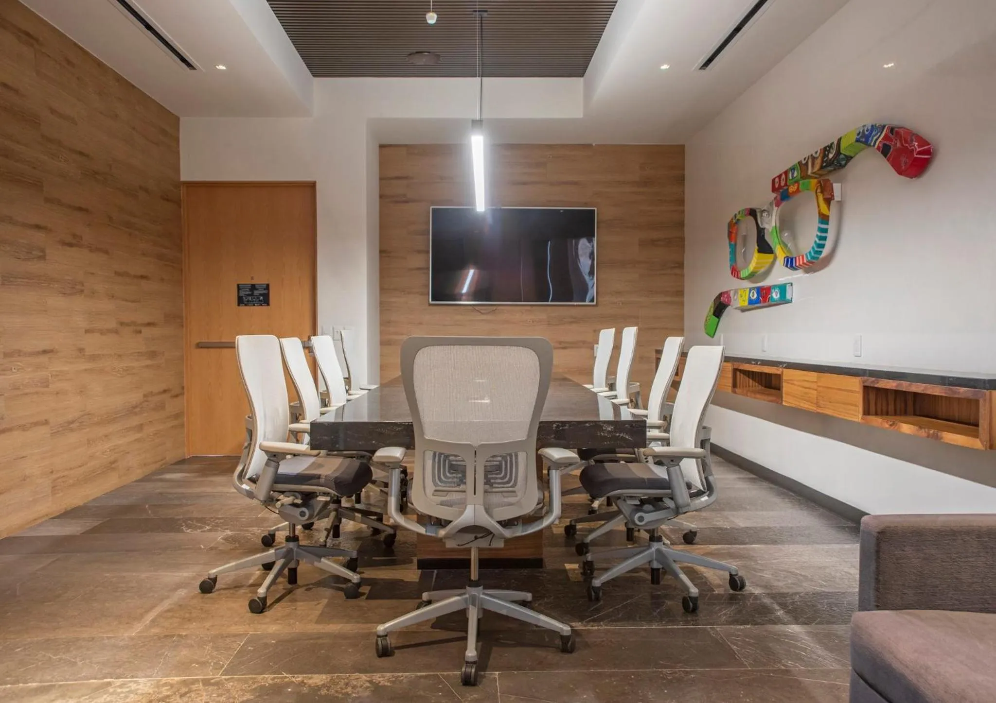 Meeting/conference room in voco Guadalajara Neruda by IHG