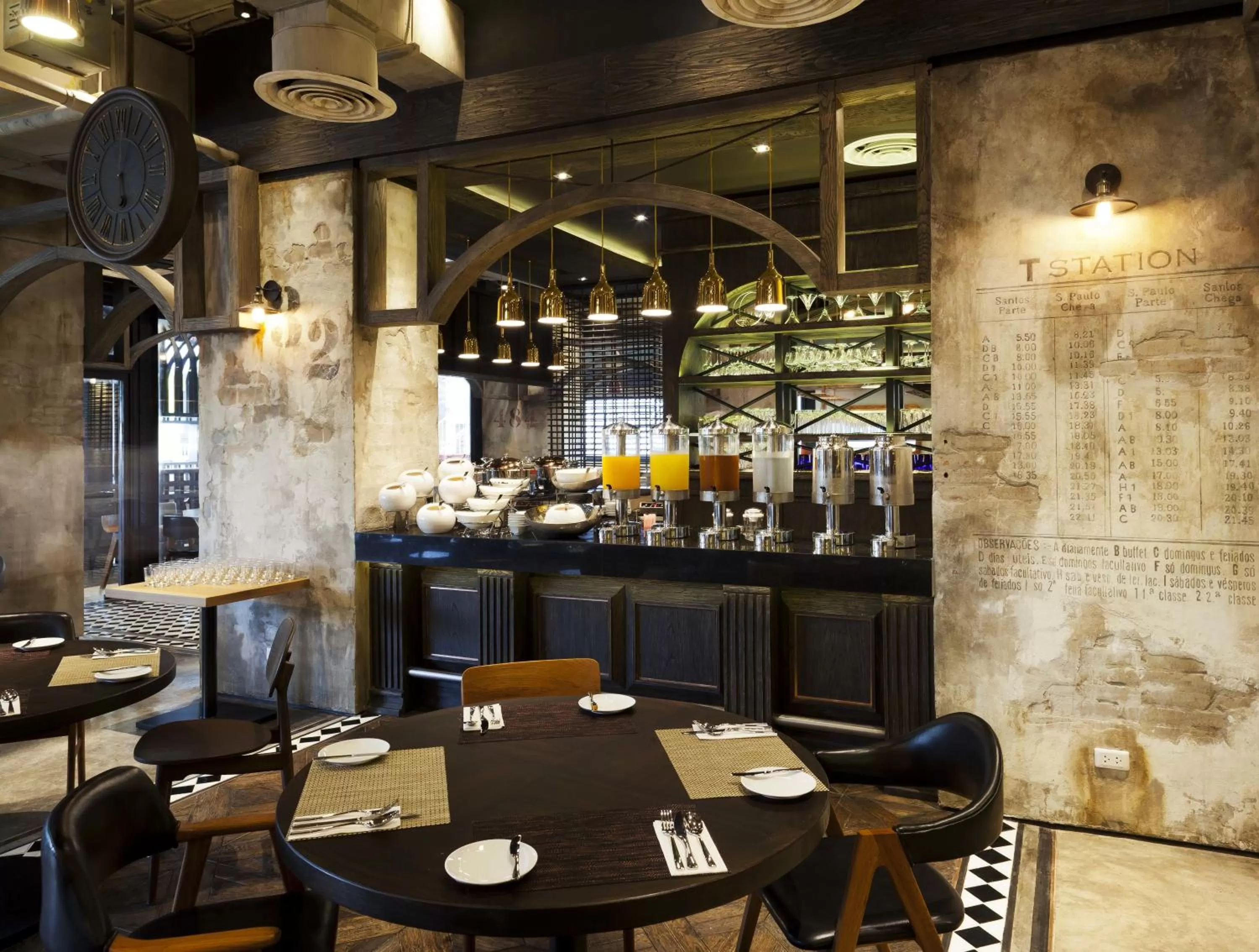 Restaurant/places to eat in Eastin Tan Hotel Chiang Mai