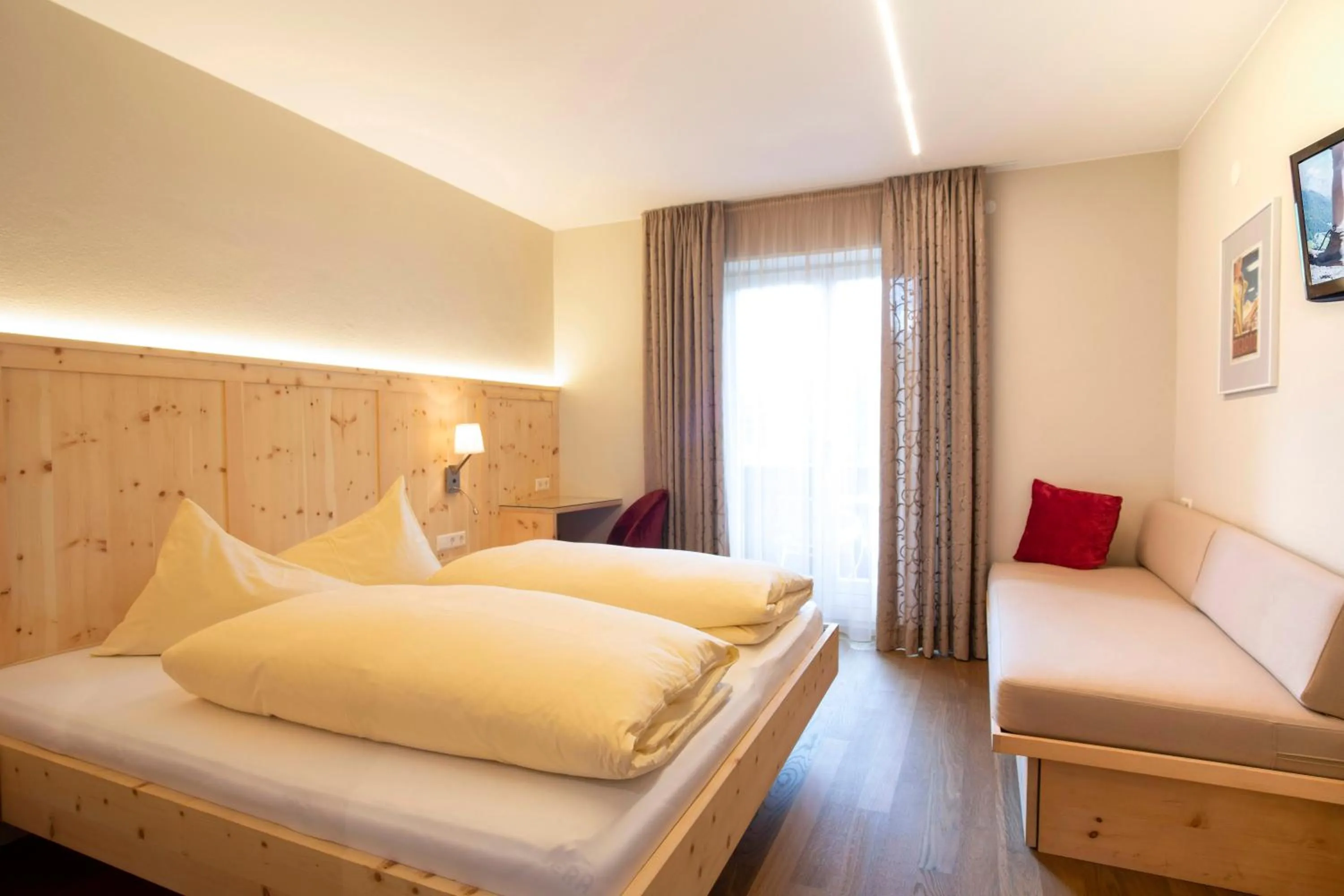 Photo of the whole room, Bed in Bed&Breakfast Pension Hilpold