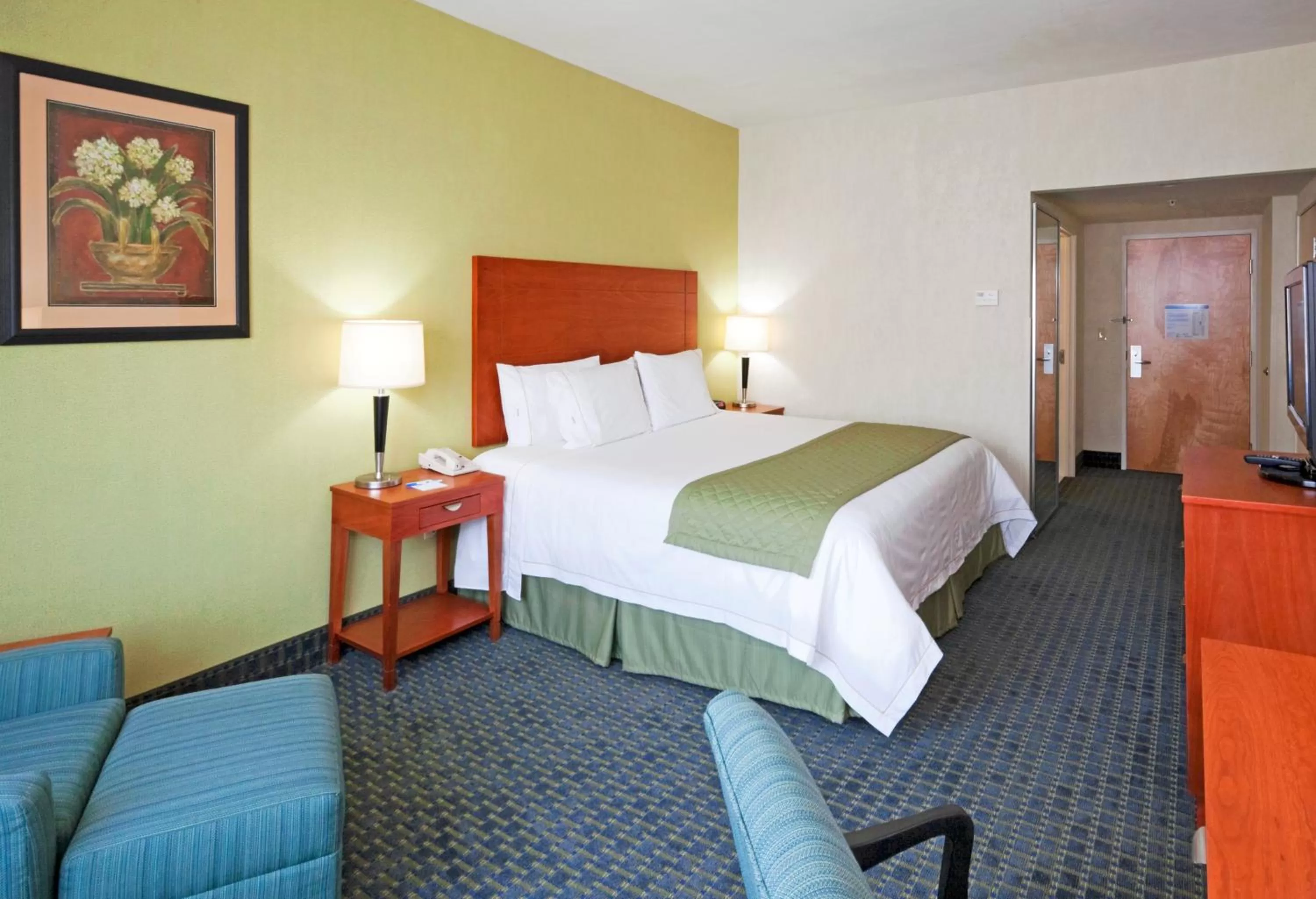 Photo of the whole room, Bed in Holiday Inn Express & Suites Toluca Zona Aeropuerto by IHG