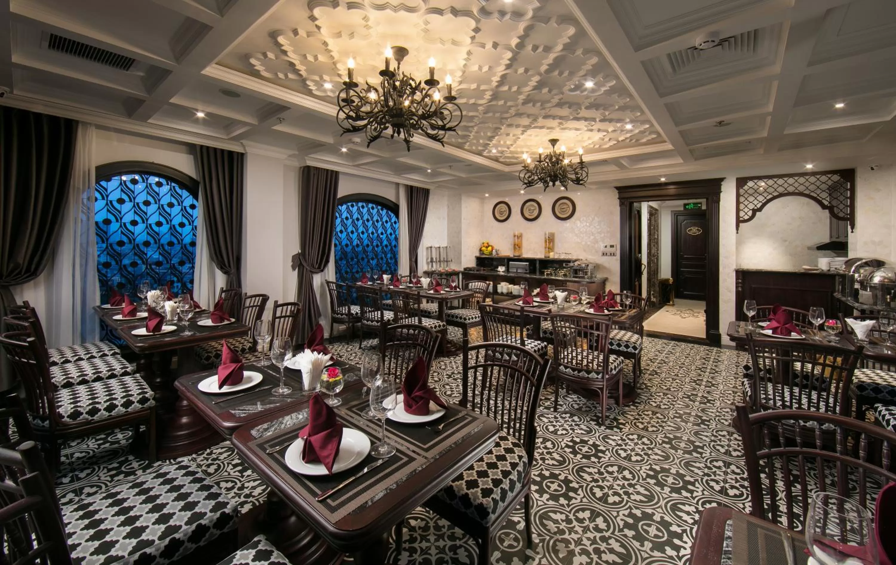 Restaurant/places to eat in Canary Hotel