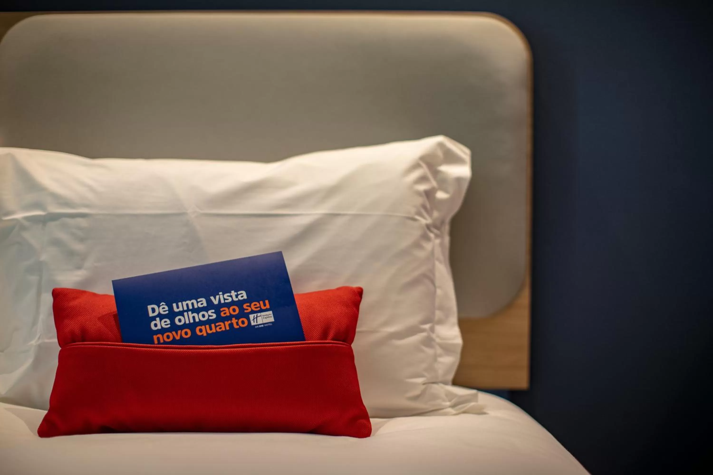 Photo of the whole room, Bed in Holiday Inn Express - Lisbon - Plaza Saldanha by IHG