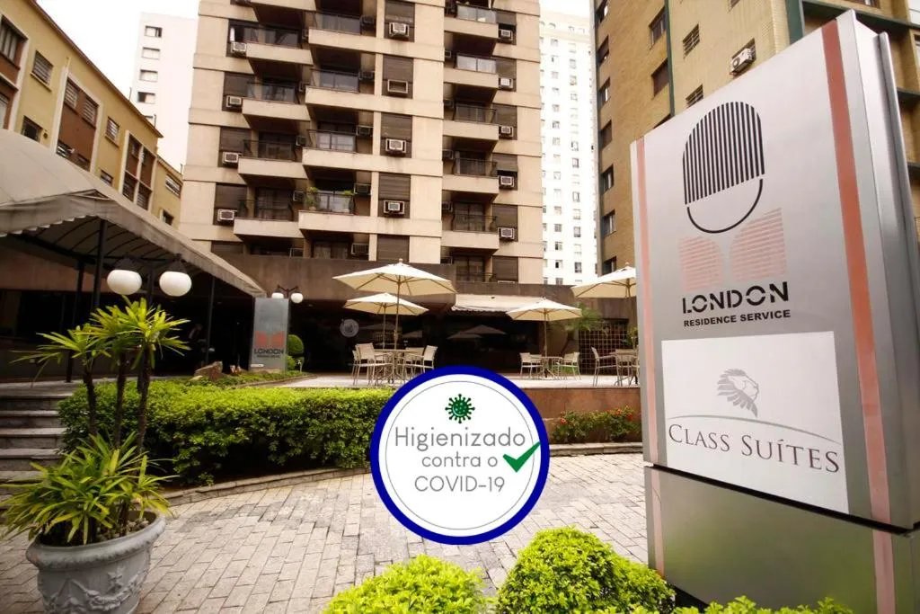 Facade/entrance in London Class Hotéis