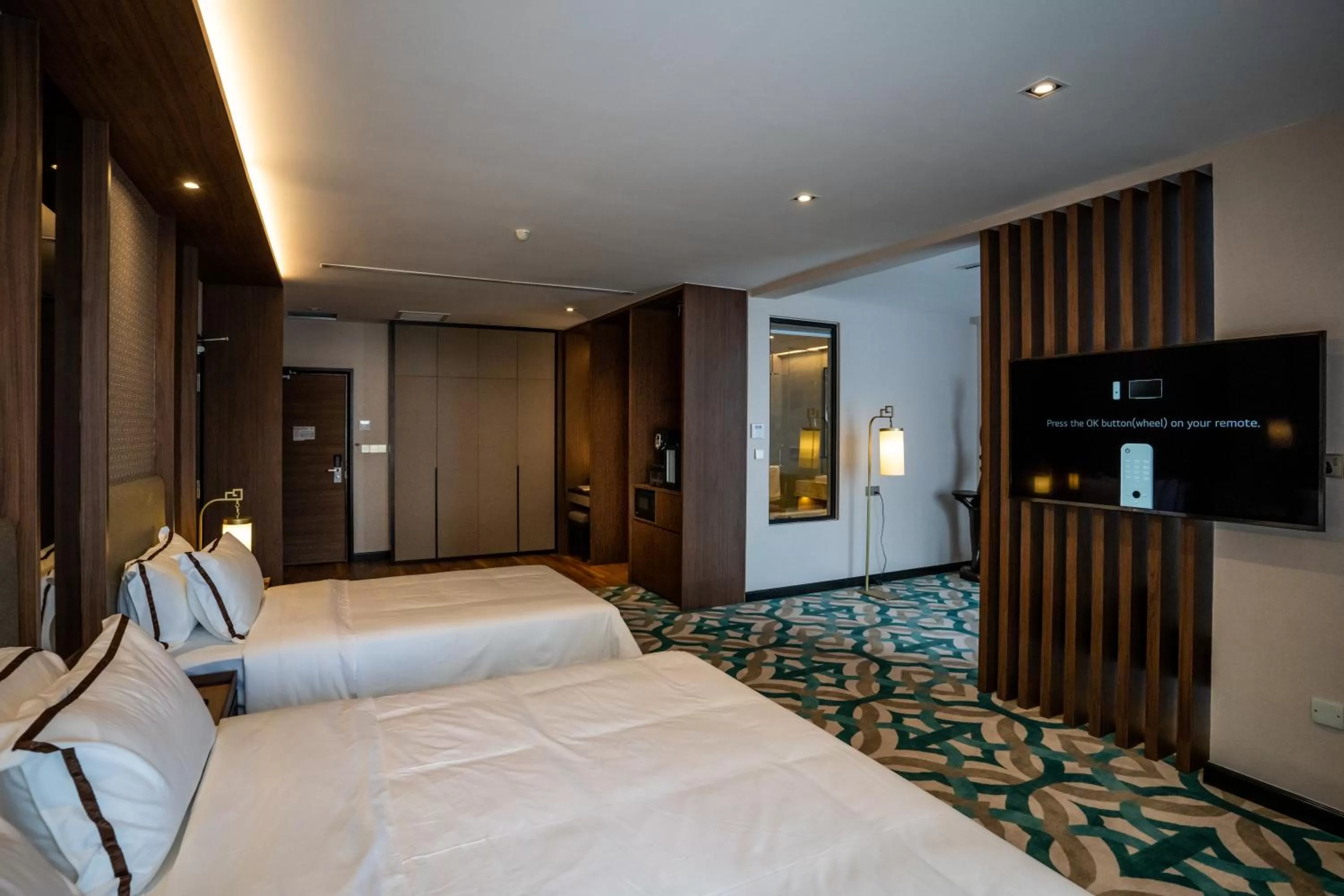 Bed in CHRISTEE SUITES HOTEL