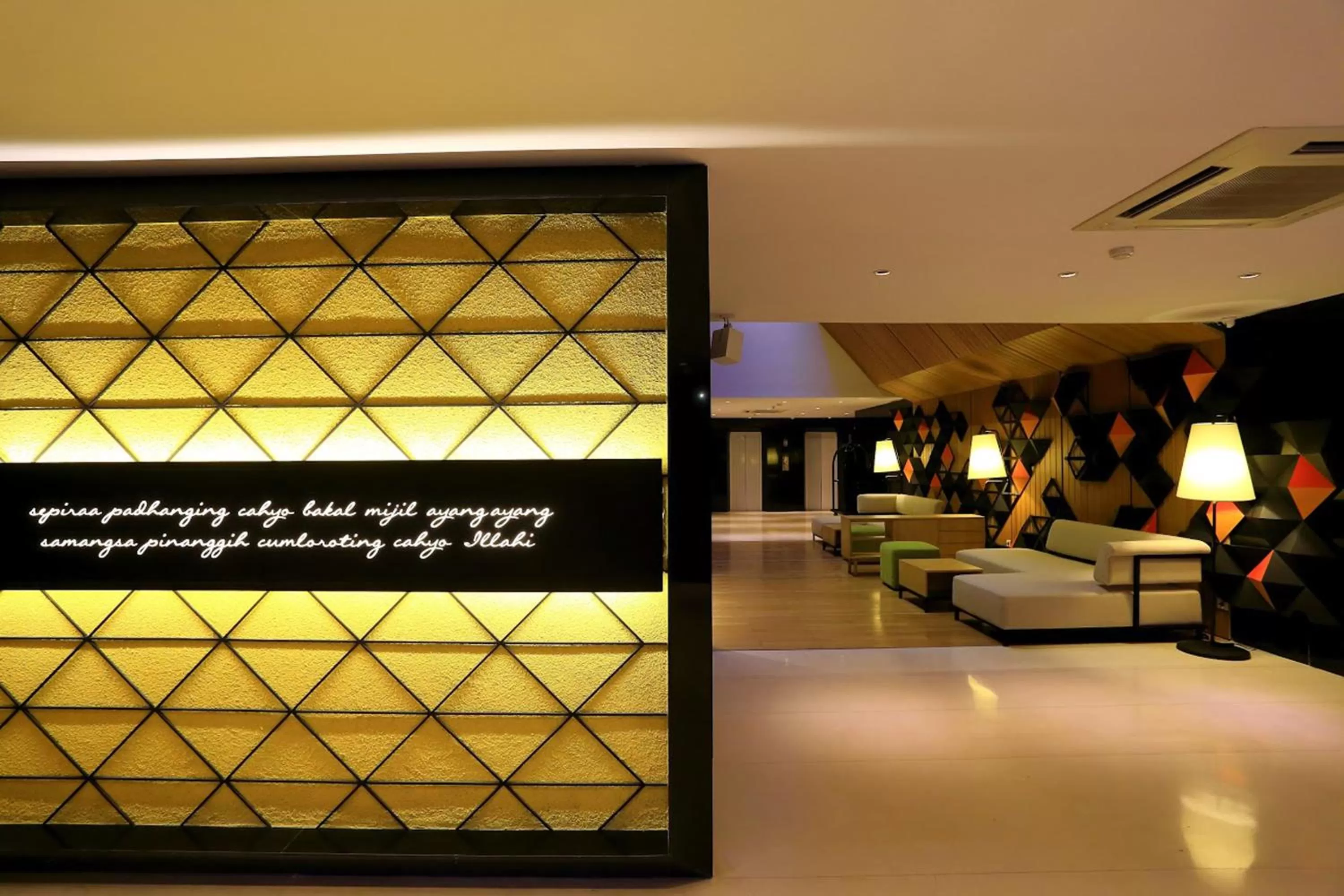 Lobby or reception, Bed in Namin Dago Hotel