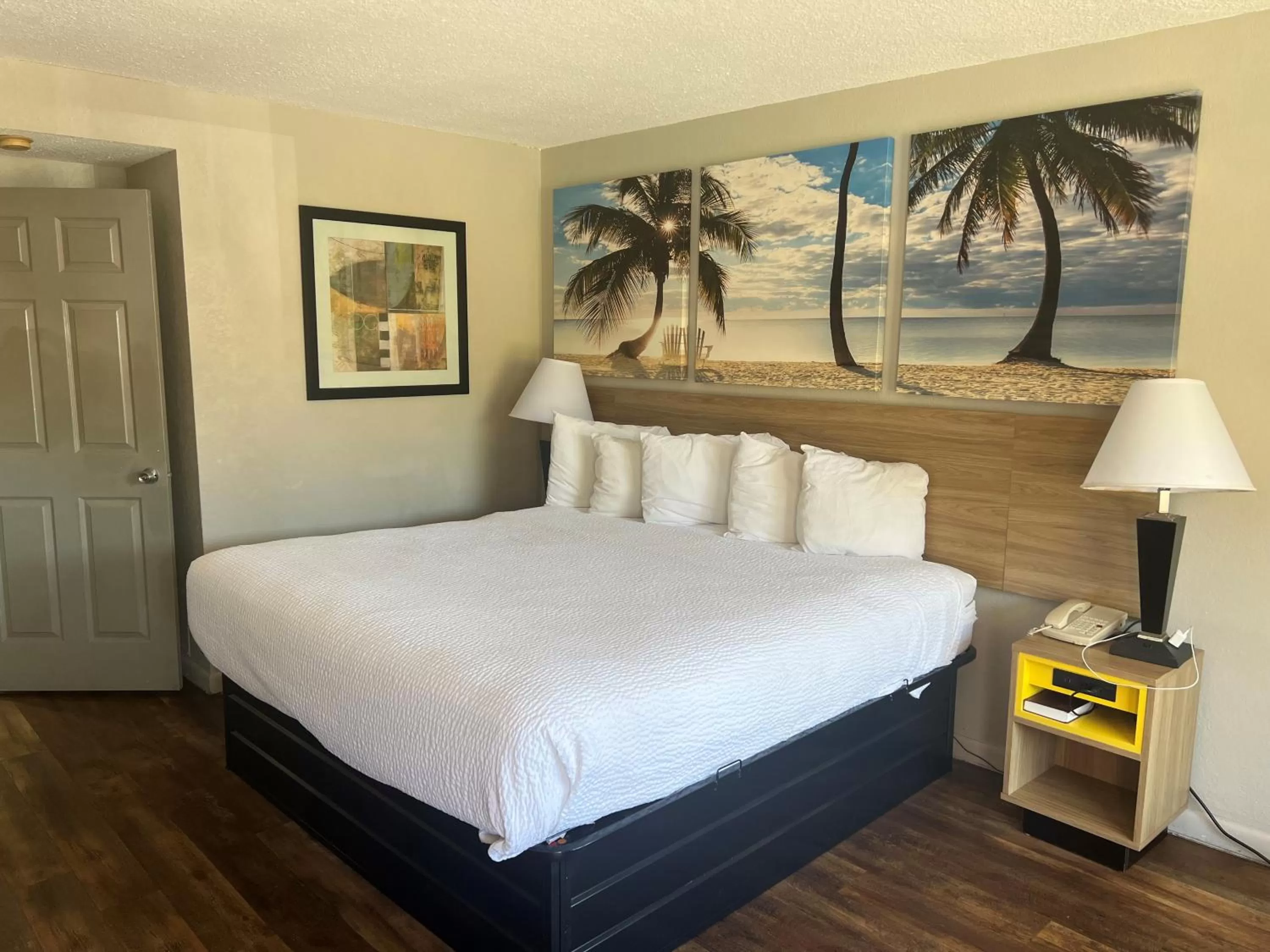 Bedroom, Bed in Days Inn by Wyndham St. Petersburg Central