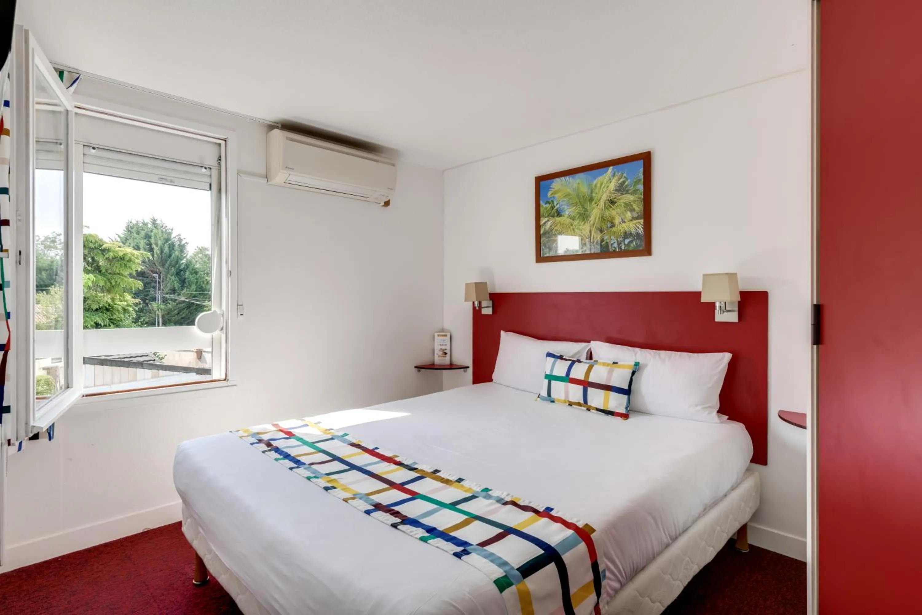 Queen Room in initial by balladins Bordeaux / Eysines